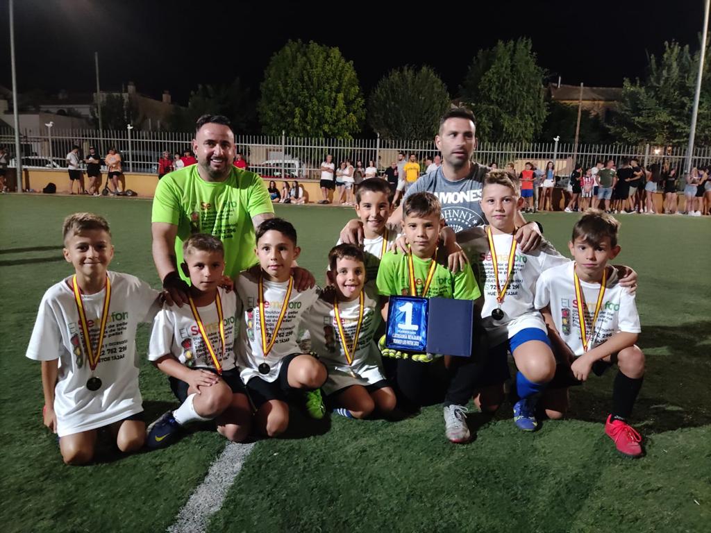 Más de 250 futbolistas participan en el VIII Torneo de Fútbol 5 de los Patos en Huétor Tájar