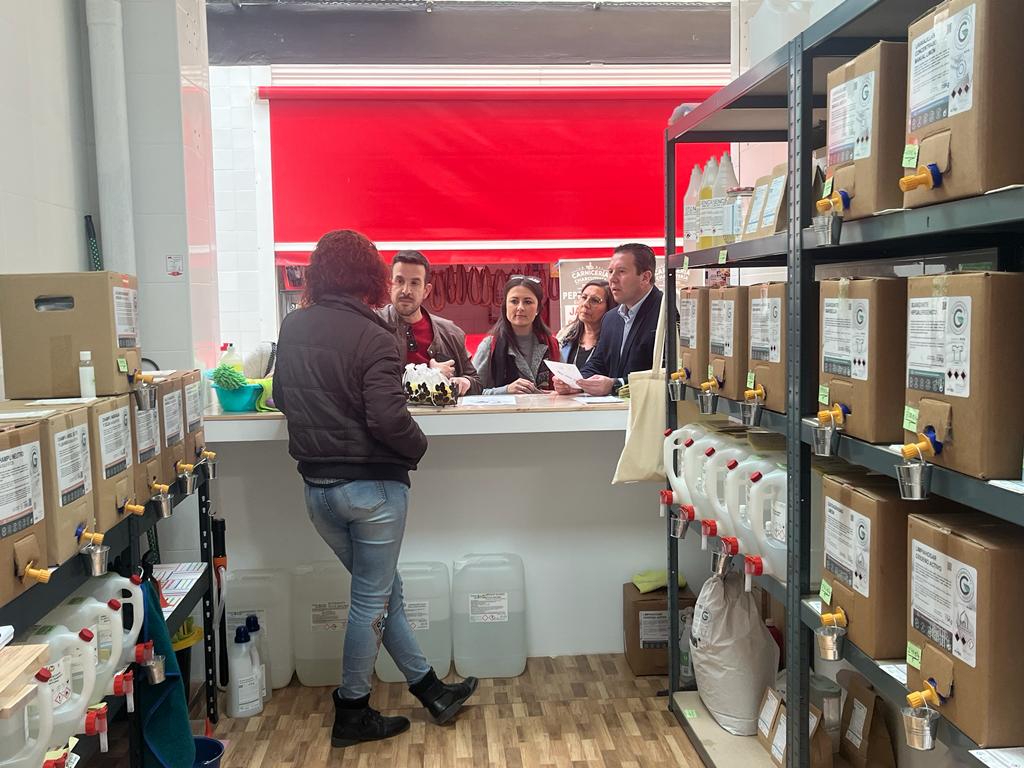 COMERCIO| Se abren dos nuevos comercios en la Plaza de Abastos de Mula