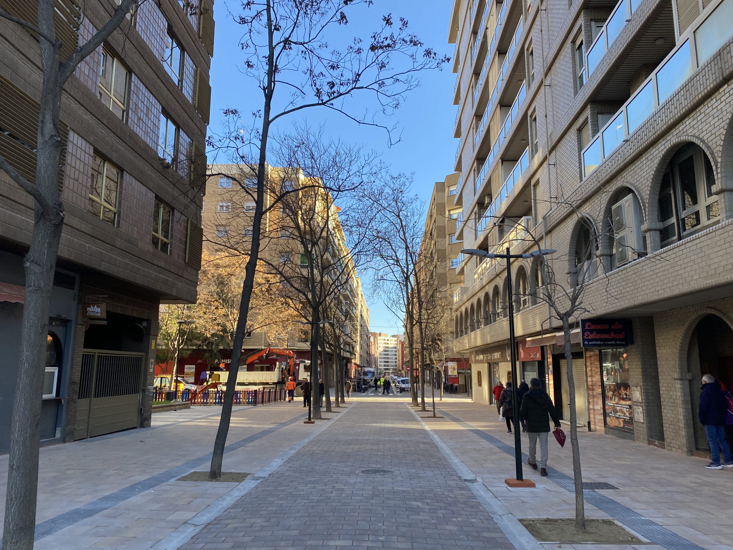 Finaliza la reforma integral de la calle Reina Fabiola tras una inversión de 1,3 millones de euros. Noticia. Ayuntamiento de Zaragoza