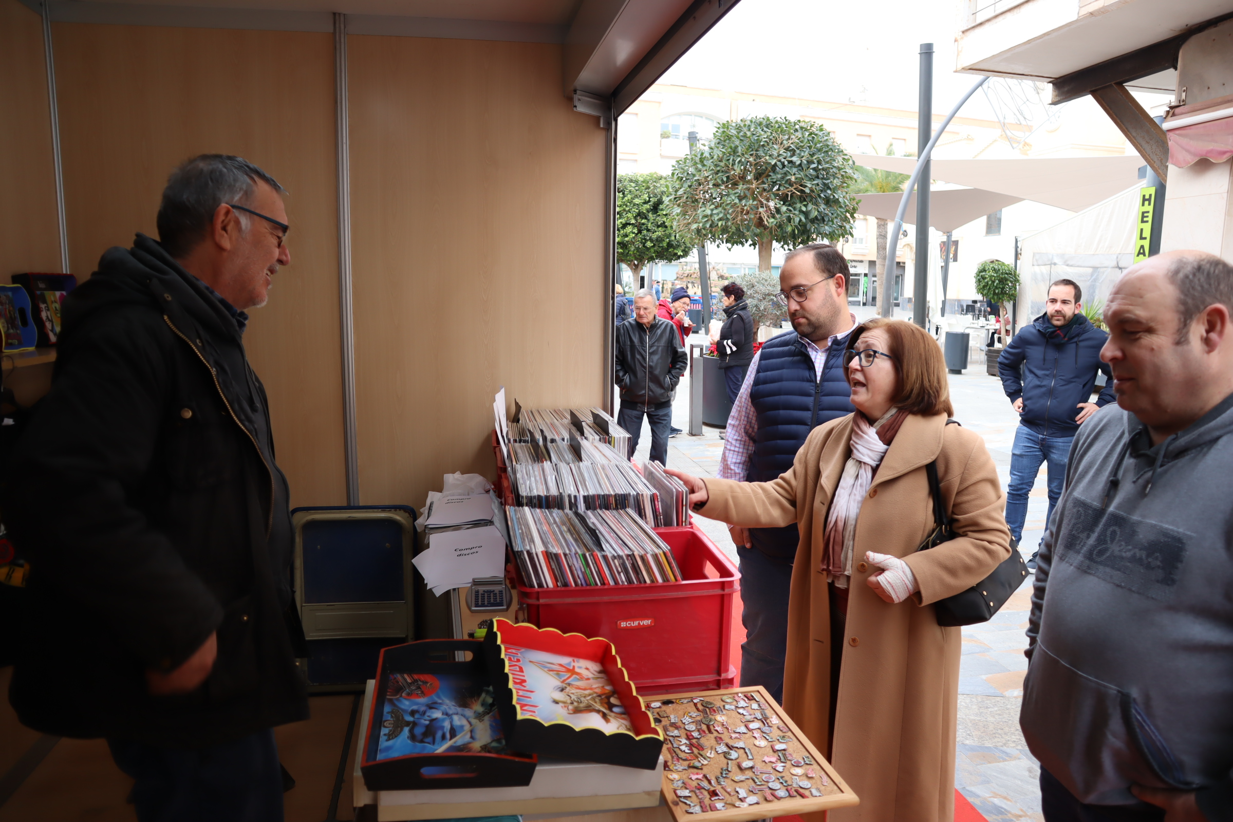 La tercera edición de la Feria del Coleccionismo cierra la Navidad en la Plaza de la Constitución