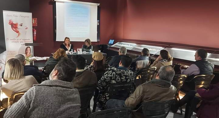 Laura Pérez Torregrosa presentó “El cuello es el segundo corazón que tenemos”
