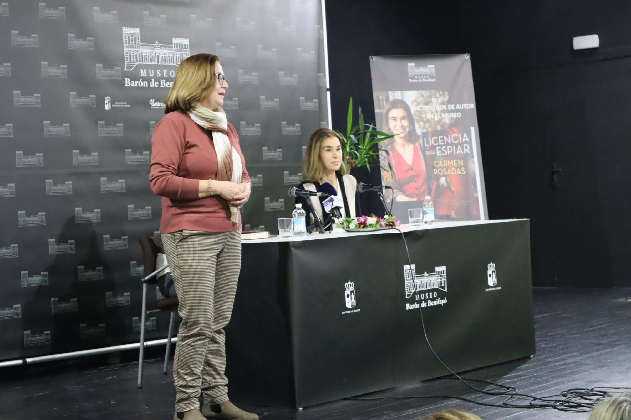 Carmen Posadas presenta “Licencia para Espiar” en San Pedro del Pinatar