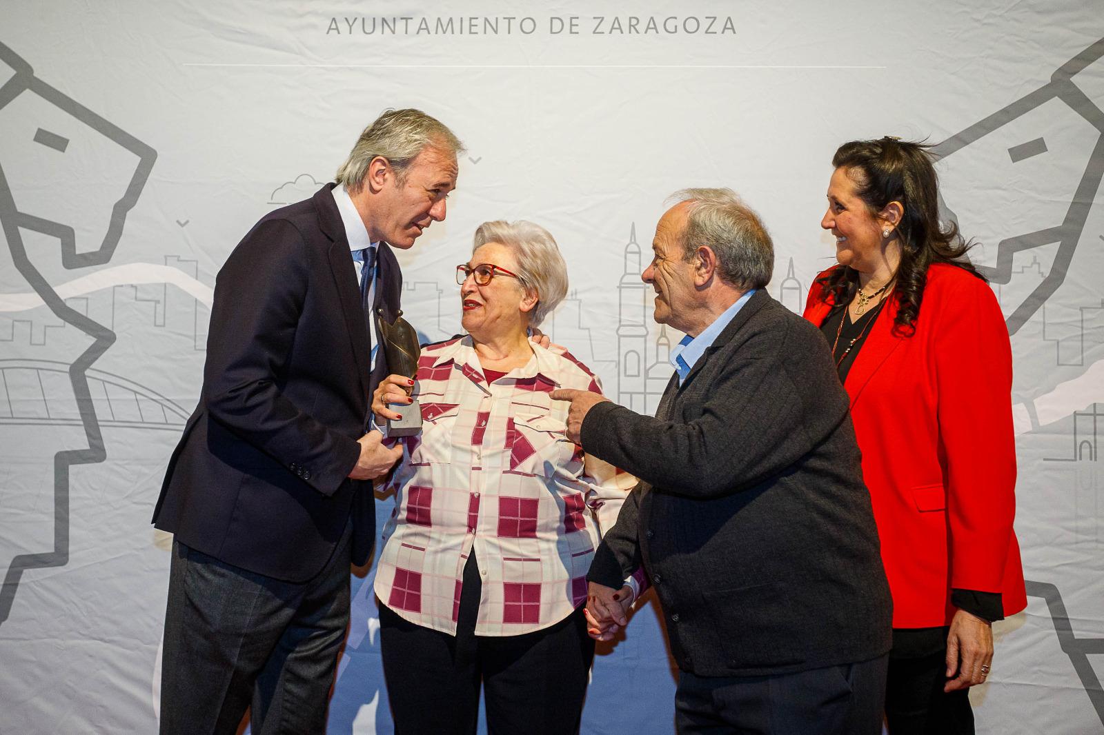 El Ayuntamiento homenajea a 253 parejas por sus bodas de oro. Noticia. Ayuntamiento de Zaragoza