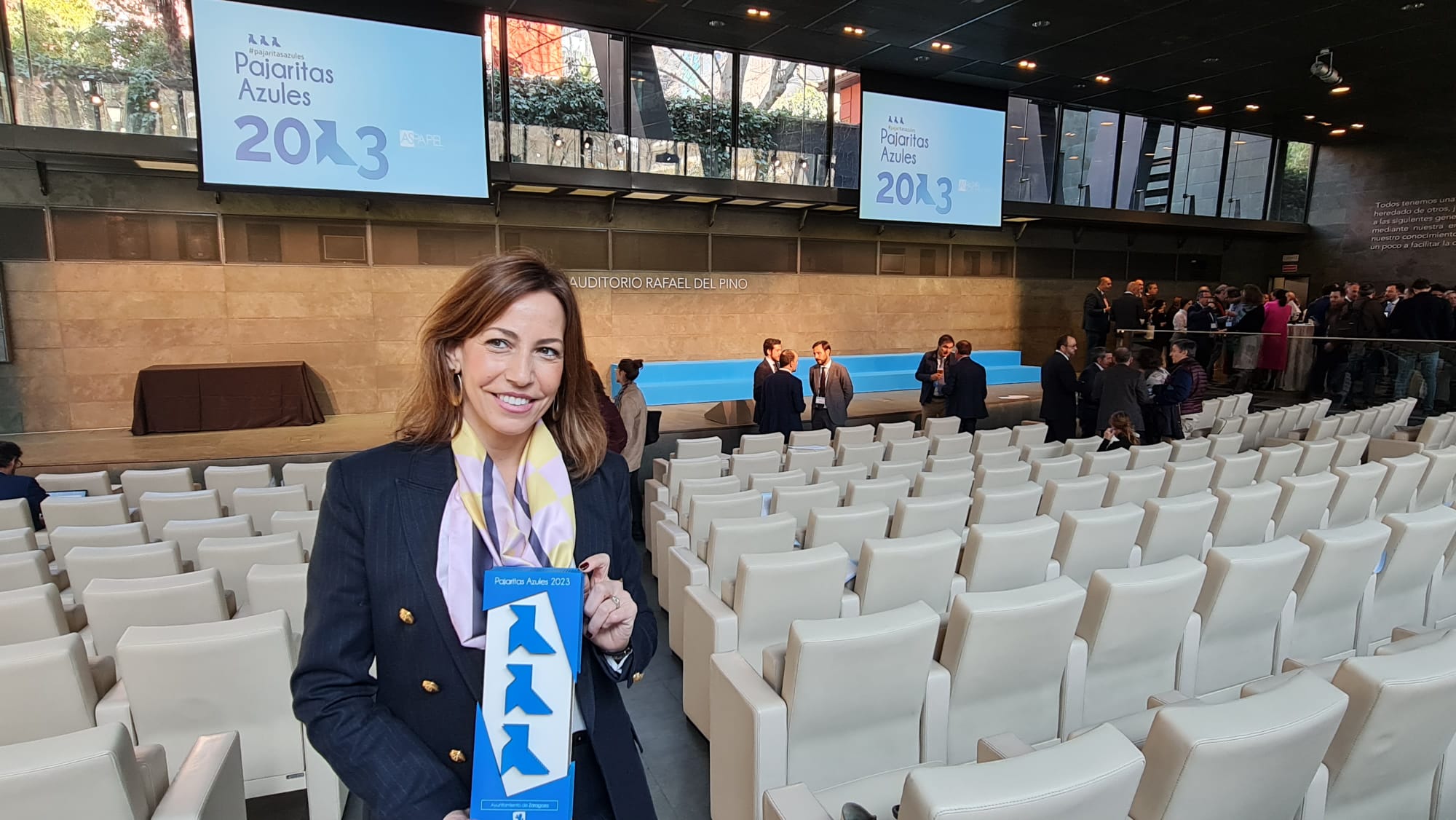 La recogida selectiva de papel y cartón en Zaragoza consigue el premio Tres Pajaritas Azules, máximo reconocimiento de ASPAPEL. Noticia. Ayuntamiento de Zaragoza