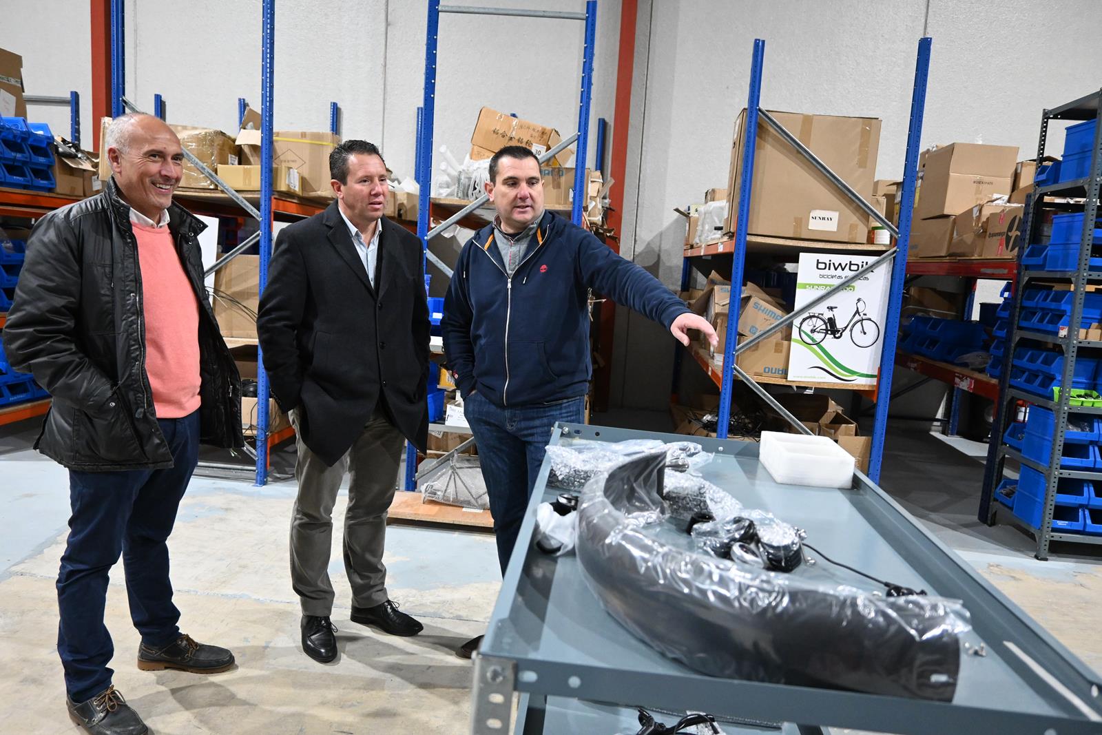 MULA| El alcalde de Mula visita la empresa muleña biwbik