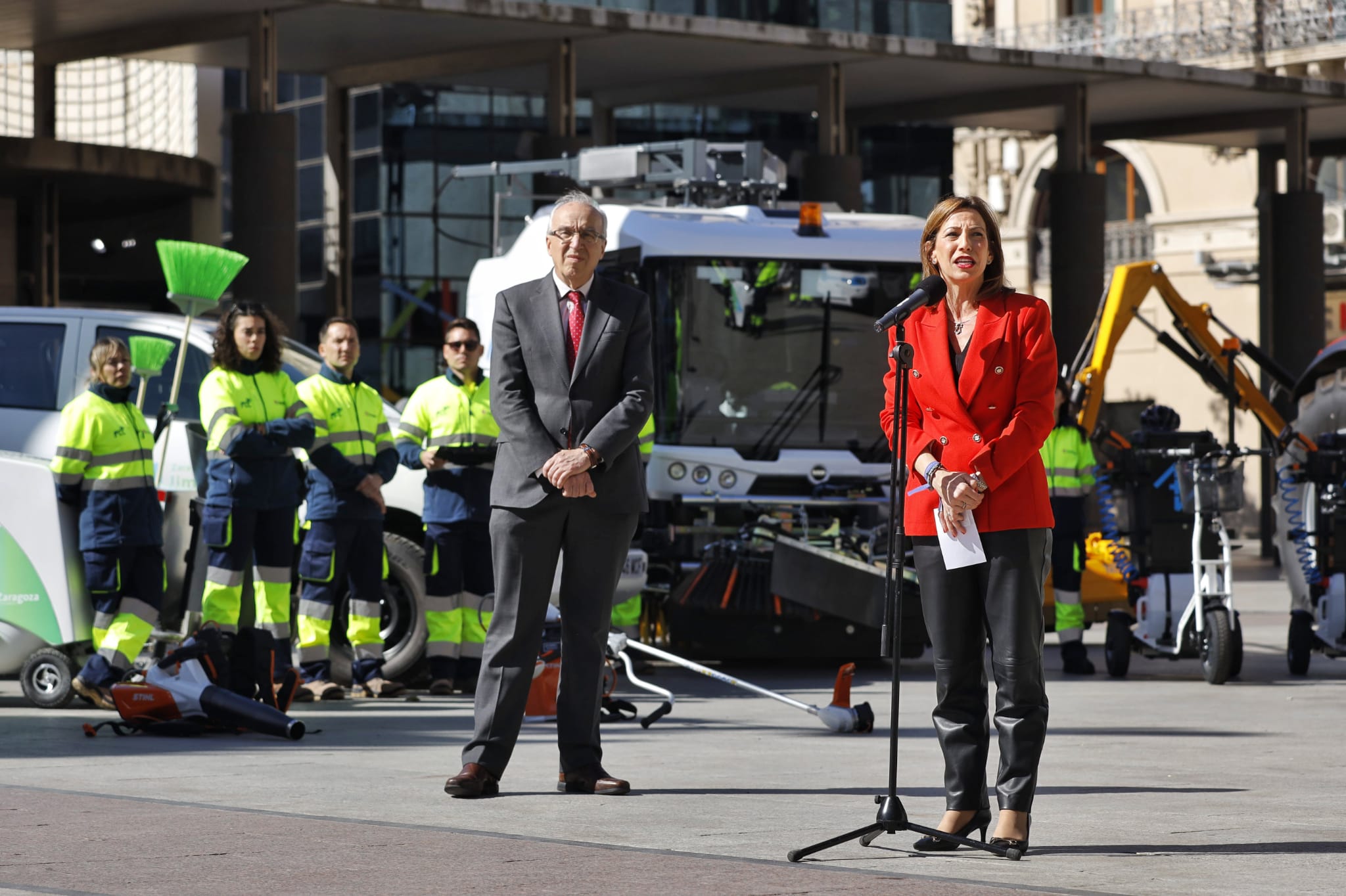 Comienza implantación del nuevo contrato de limpieza viaria y recogida de residuos, que mejorará la calidad de este servicio municipal. Noticia. Ayuntamiento de Zaragoza