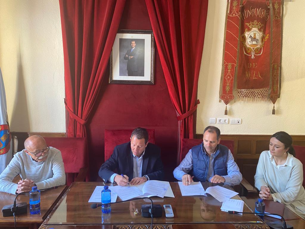 El Ayuntamiento de Mula suscribe el convenio de colaboración con la Asociación de Tamboristas
