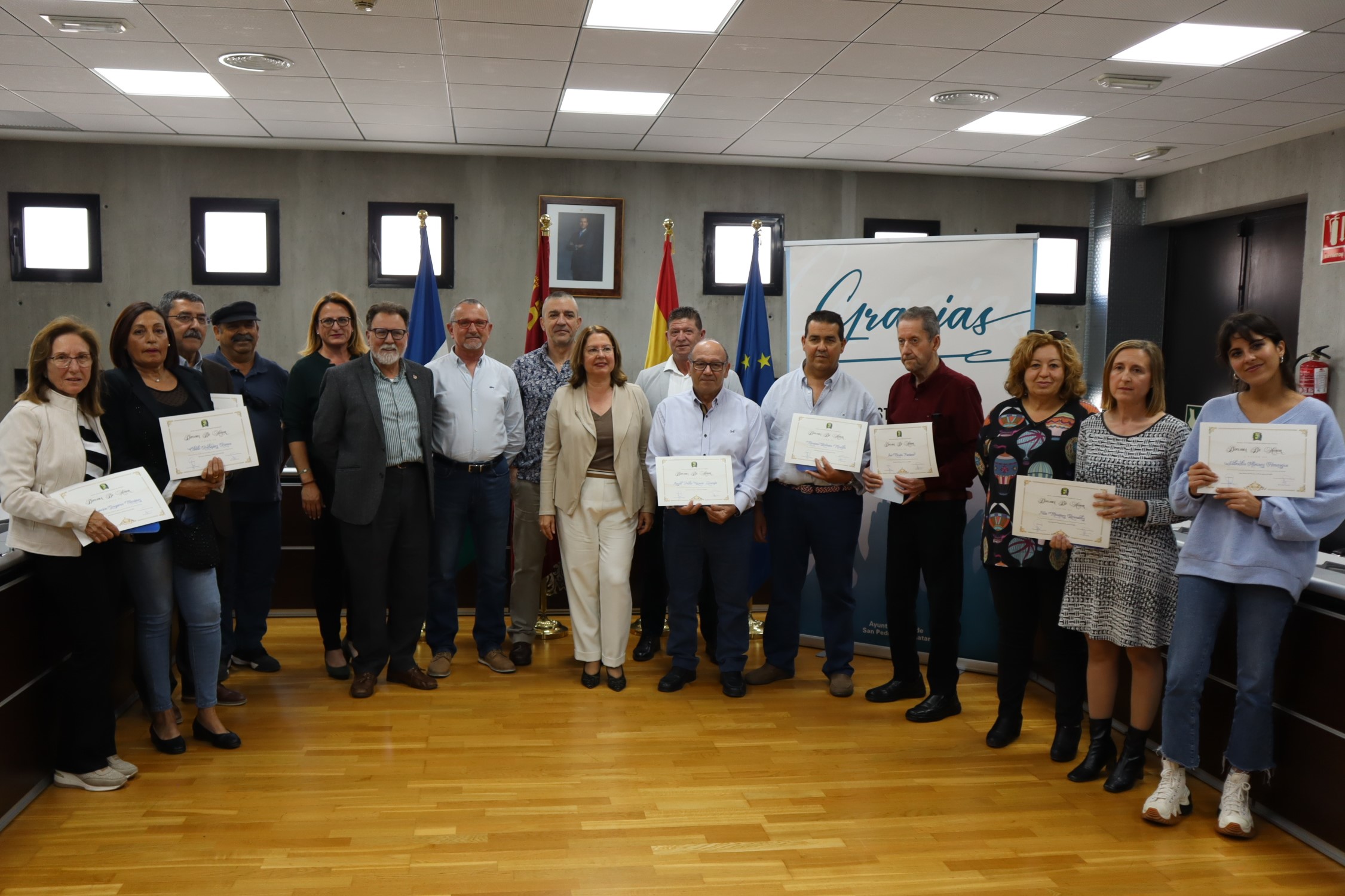 El Ayuntamiento rinde homenaje a los empleados públicos jubilados y fallecidos en los últimos años