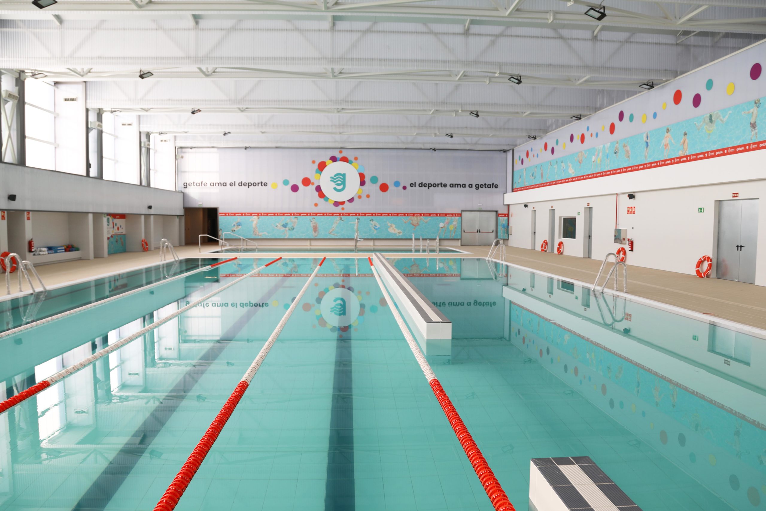 El Centro Acuático San Isidro acoge sus primeros cursos con la Campaña de Natación de Verano 2023