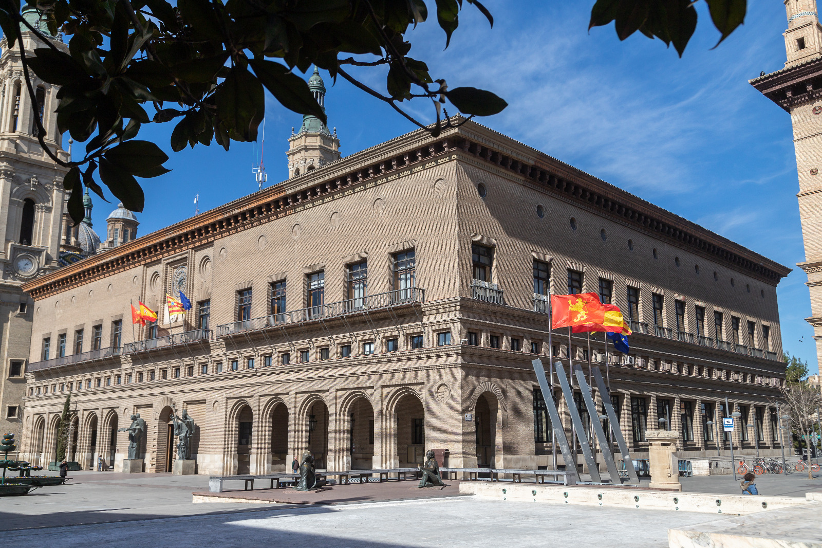 El Gobierno de Zaragoza aprueba una subida salarial para el personal municipal del 2,5%. Noticia. Ayuntamiento de Zaragoza