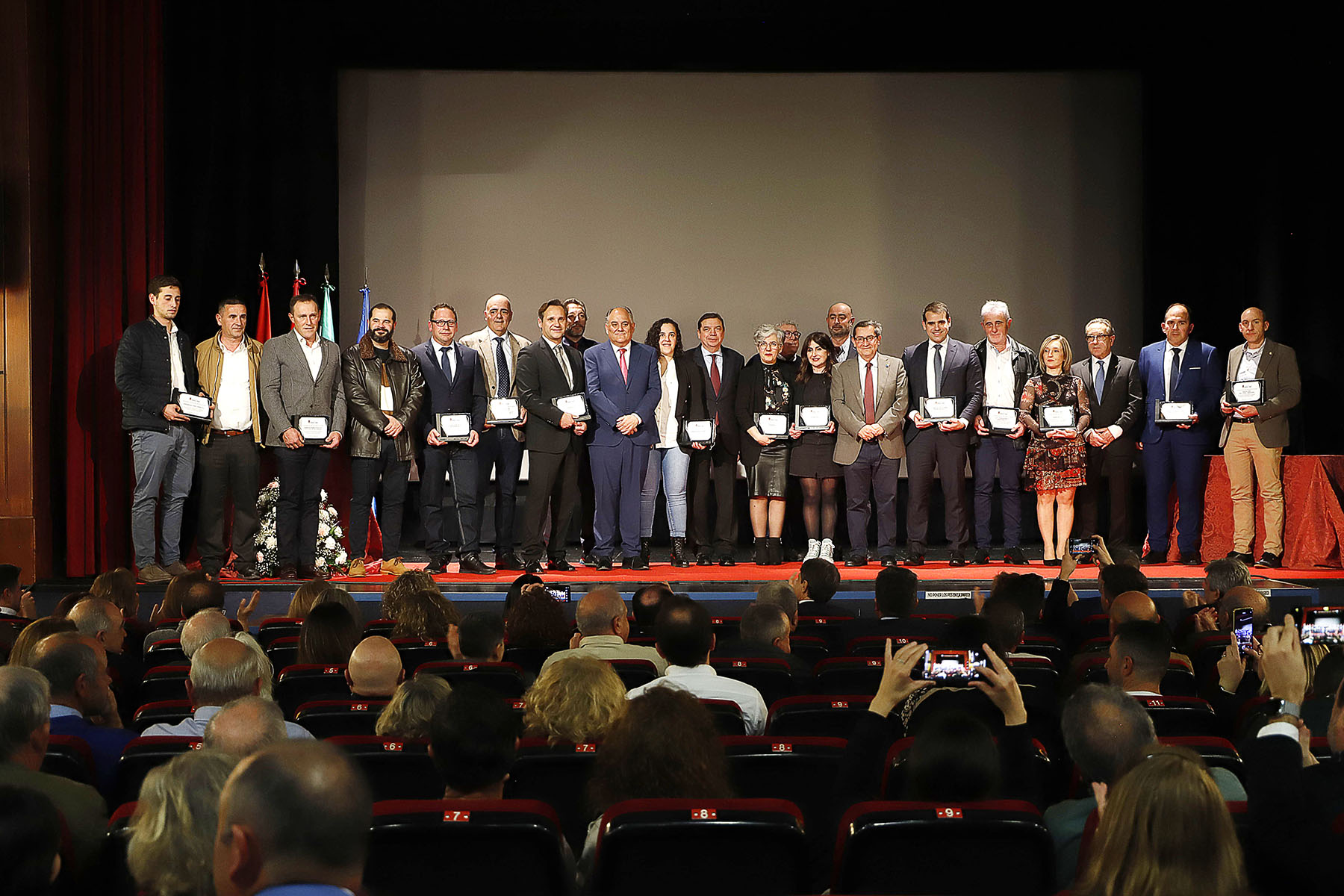 Huétor Tájar distingue a 13 empresas locales del sector agroalimentario y tecnológico y de la industria auxiliar