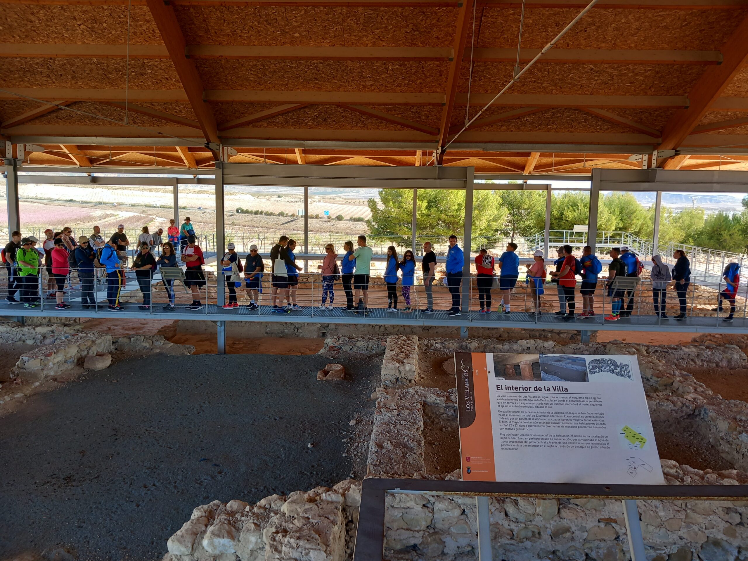 La Policía Nacional celebra en Mula una jornada de convivencia y visita los lugares más importantes del patrimonio muleño