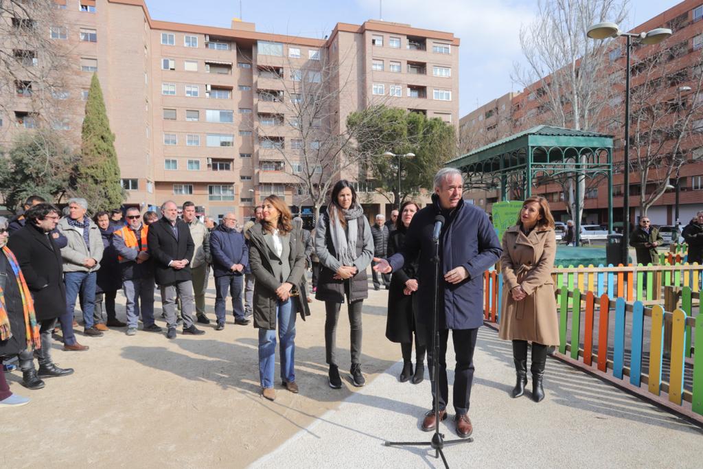 La plaza Reina Sofía, en San José, estrena diseño, con mejor accesibilidad y nuevas zonas verdes totalmente renovadas. Noticia. Ayuntamiento de Zaragoza