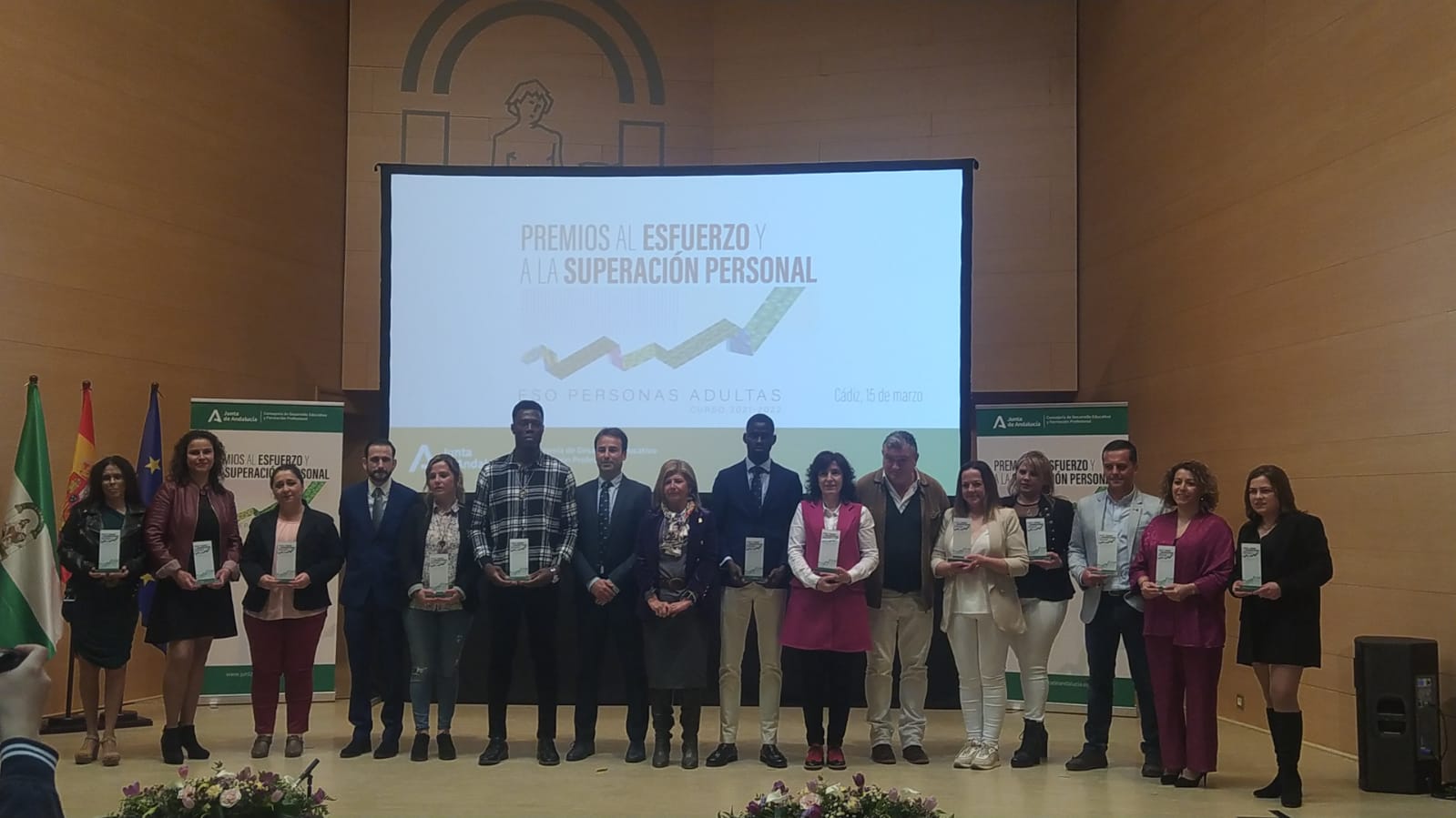 María del Carmen Martín Blanco, de la Educación permanente de Adultos “Antonio Olivera” de Cazalla de la Sierra, entre las galardonadas en los “Premios al esfuerzo y la superación personal en Educación Secundaria Obligatoria para personas adultas”.