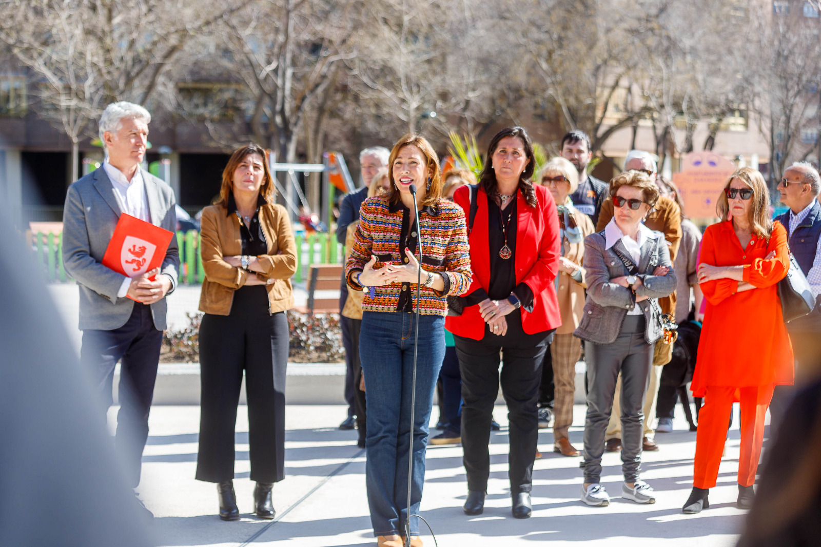 Natalia Chueca inaugura el Parque Miraflores, que estrena imagen con nuevos andadores y vegetación, un sistema de riego sostenible y cuatro zonas de esparcimiento canino. Noticia. Ayuntamiento de Zaragoza