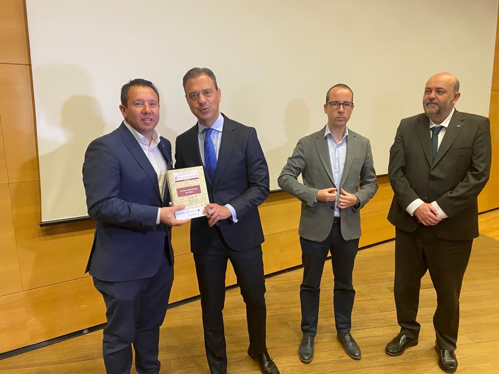 Proyecto Carmesí: Mula recibe el archivo digitalizado del Padrón de Vecinos de 1875