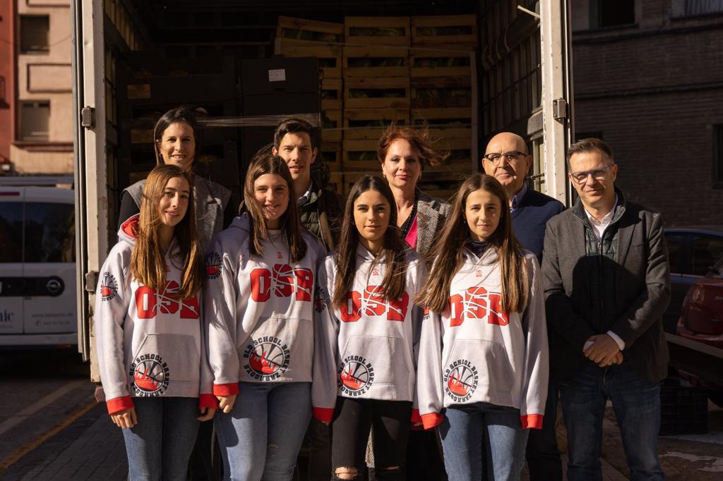 El Refugio recibe 1.450 kilos de alimentos donados por el Mercado Central a través de los equipos de OLD School Basket. Noticia. Ayuntamiento de Zaragoza