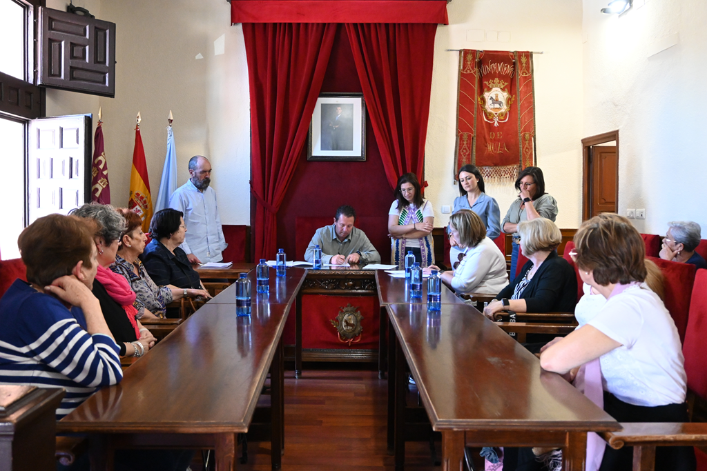 MUJER| El Ayuntamiento de Mula renueva los convenios con 4 asociaciones de mujeres del municipio