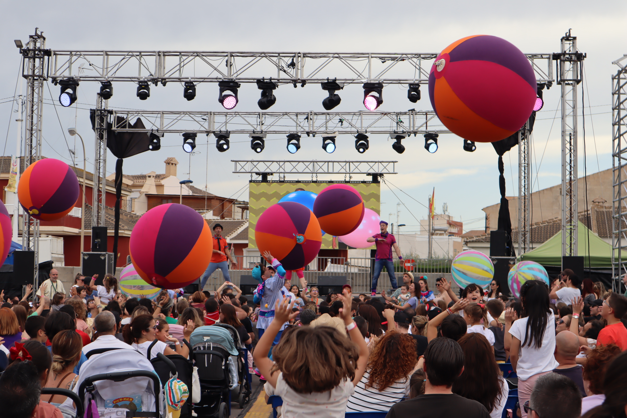 Más de 2.000 personas disfrutan de la primera edición del festival familiar MingoFest