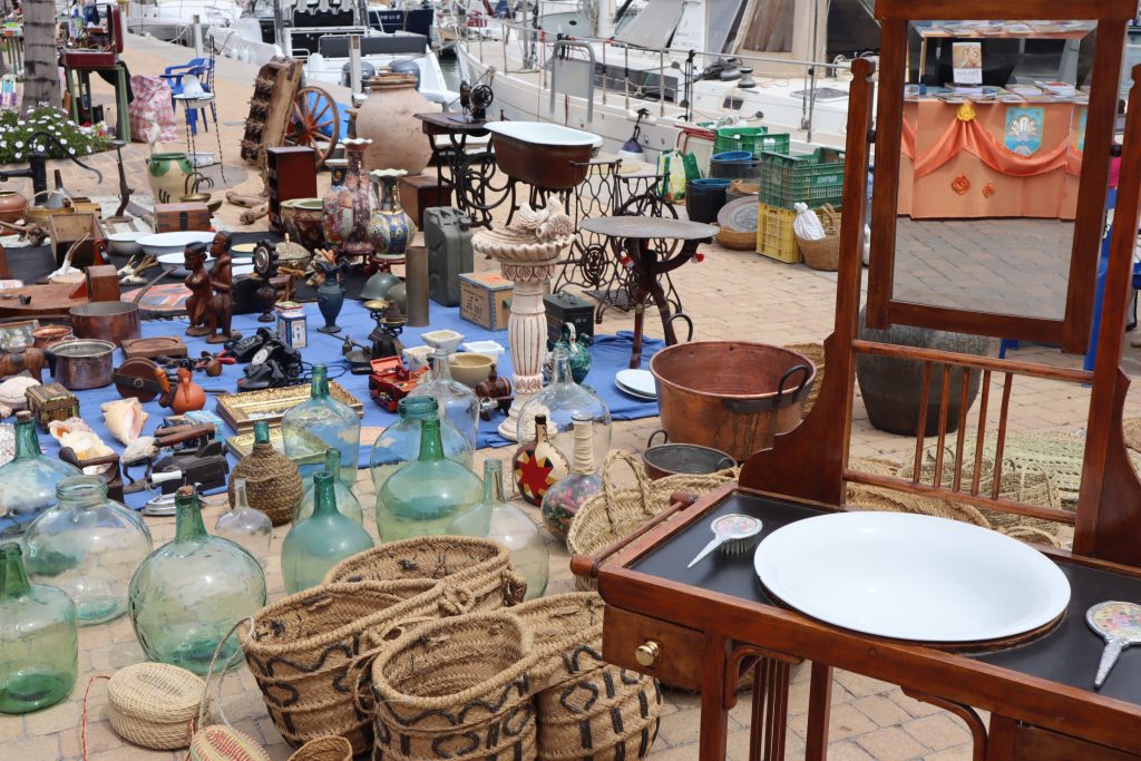 Más de una veintena de expositores se dan cita en la III Feria de Coleccionismo en Marina de Las Salinas  