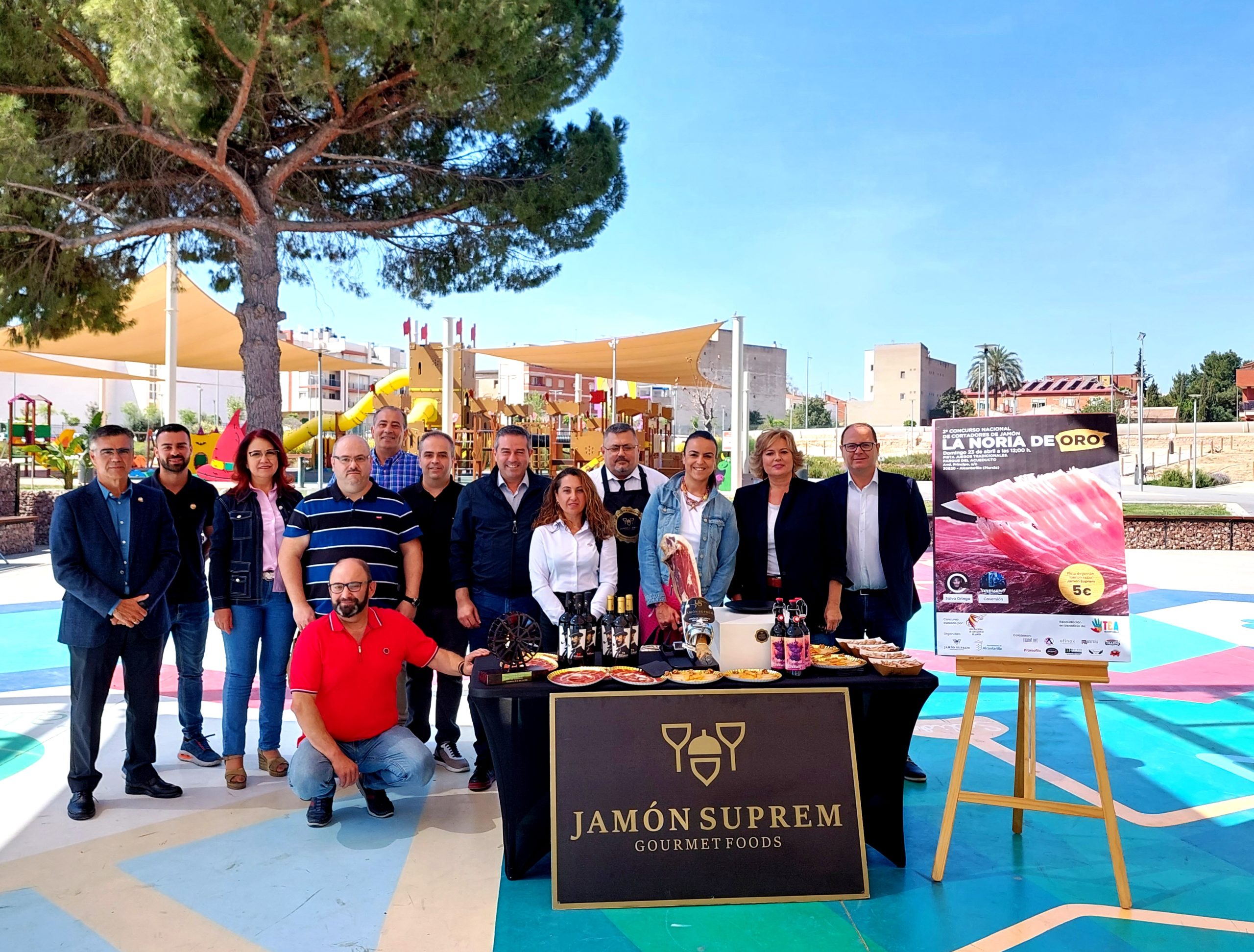Ocho cortadores profesionales de jamón participan en el concurso nacional La Noria de Oro