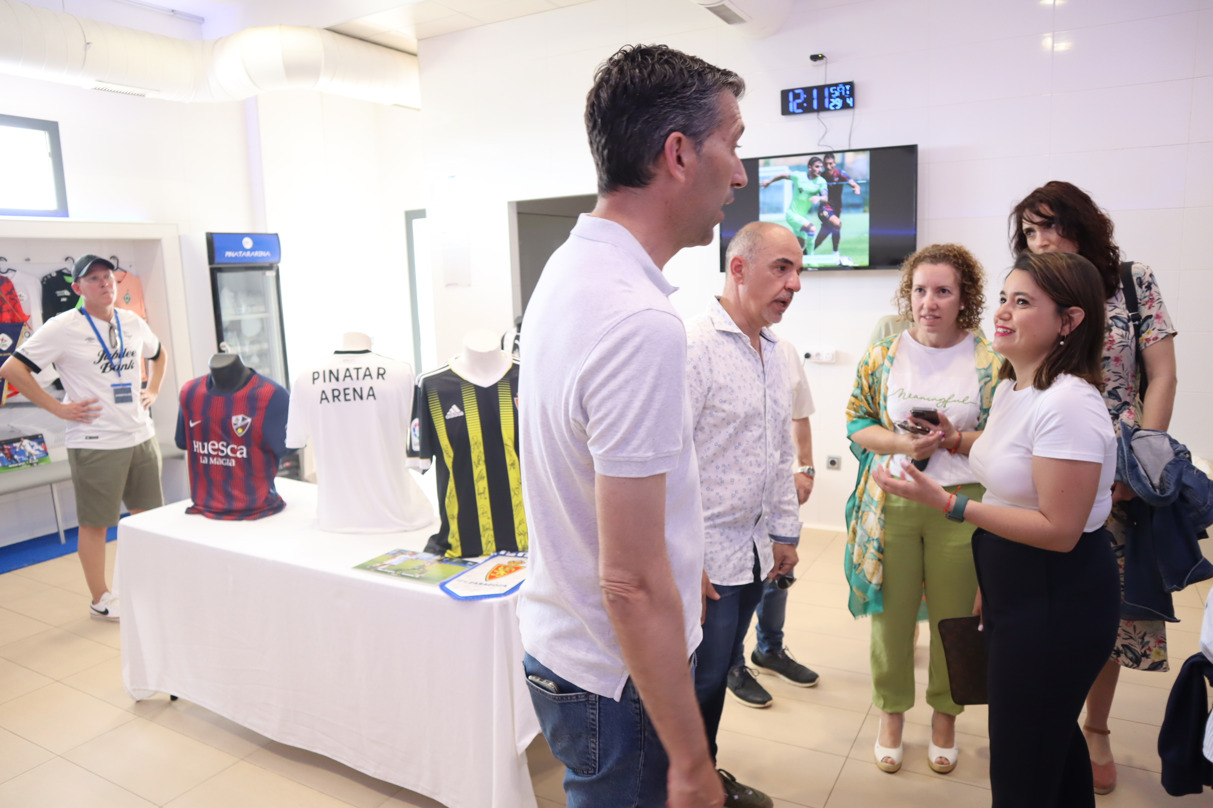 Pinatar Arena repasa una década de fútbol a través de una exposición de camisetas