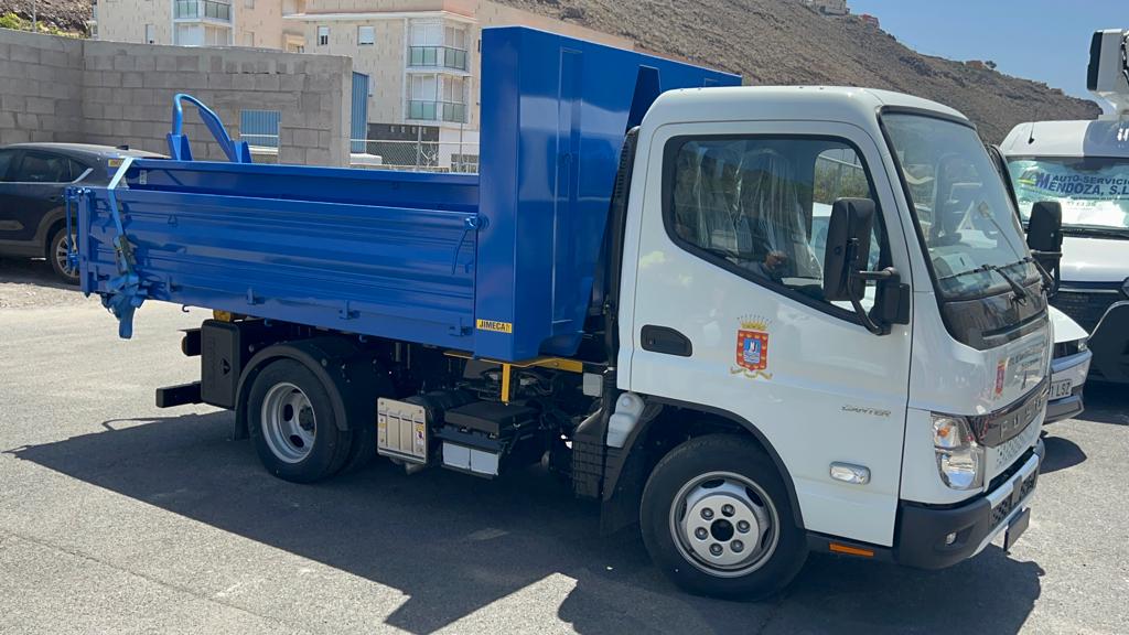 El Ayuntamiento de San Sebastián de La Gomera refuerza su flota con un Camión Multibasculante