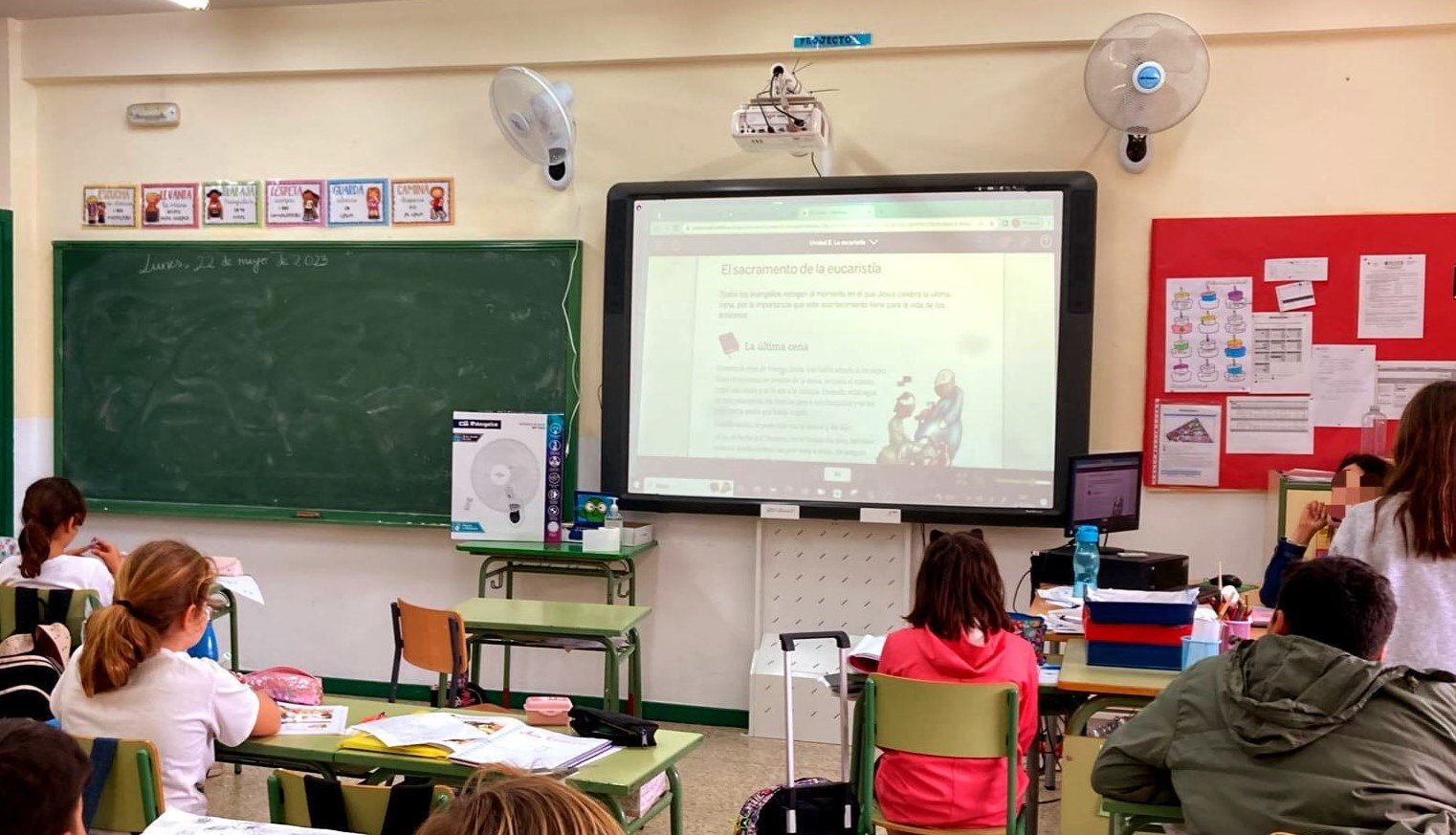 El Ayuntamiento instala nuevos ventiladores en colegios públicos de San Pedro del Pinatar