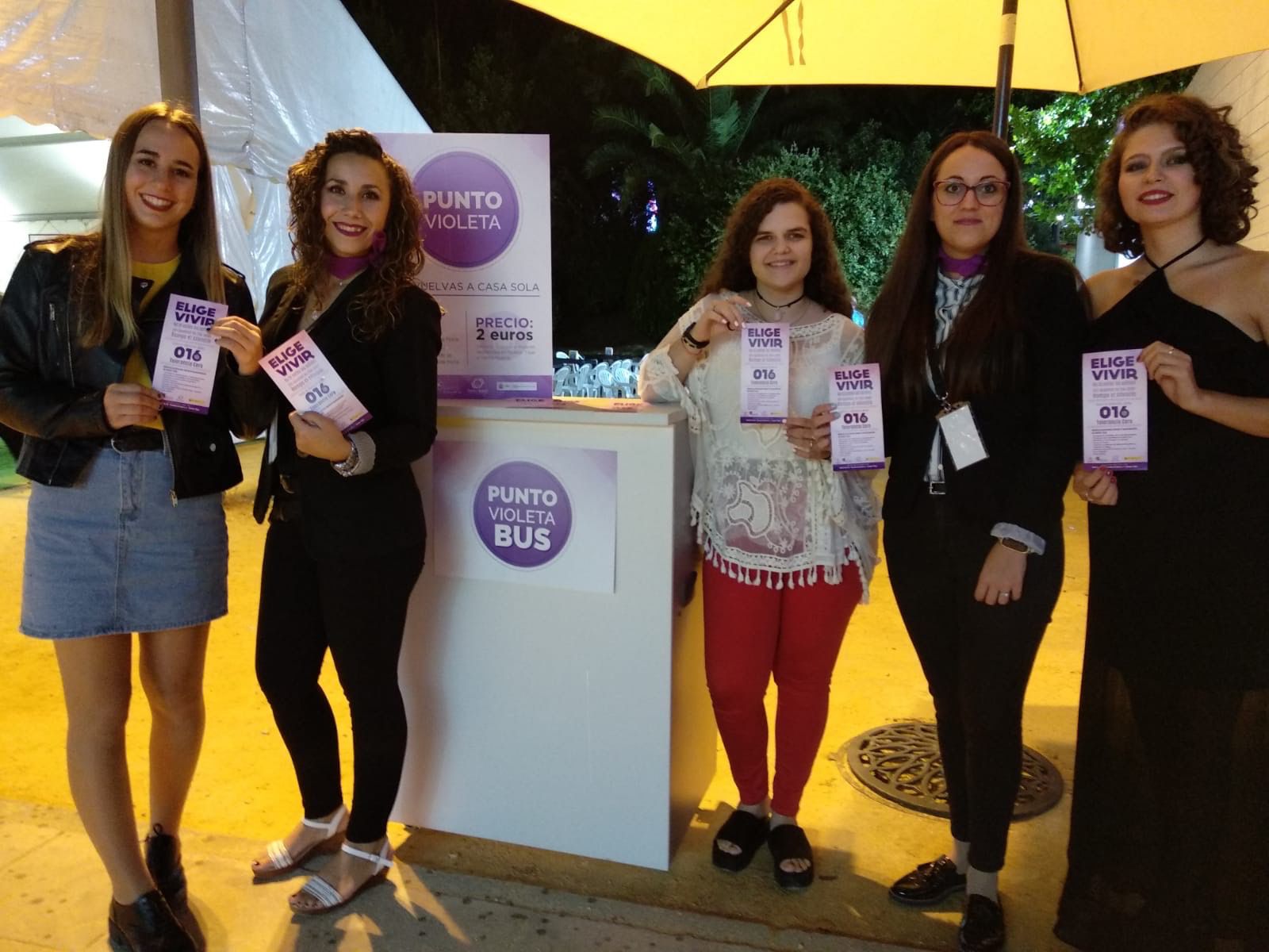 Huétor Tájar fleta taxis violetas” para llevar hasta la puerta de su casa a todas las mujeres que vuelvan de la feria solas.
