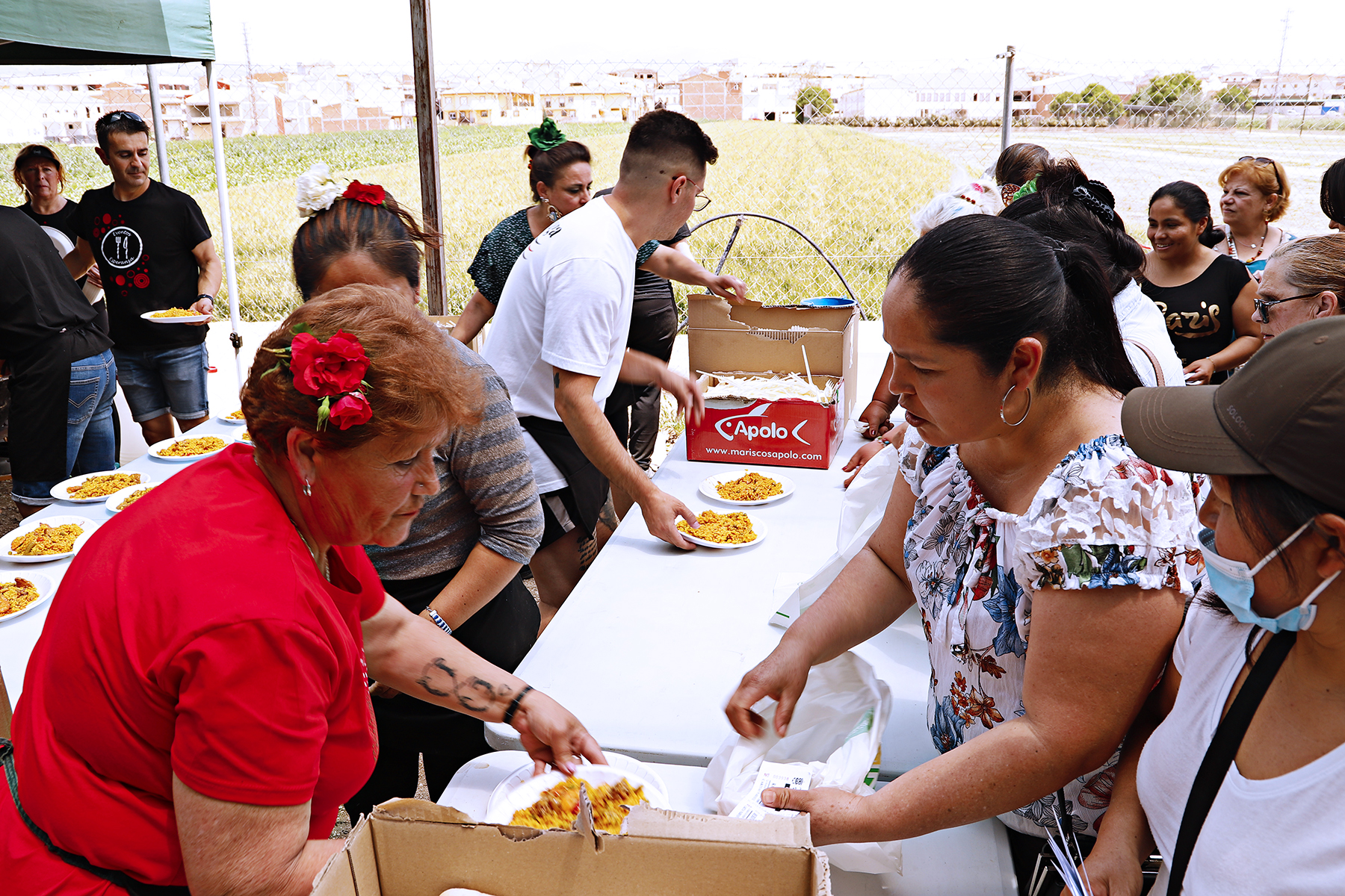 Huétor Tájar recauda 4.100 euros para los más necesitados con una paella gigante
