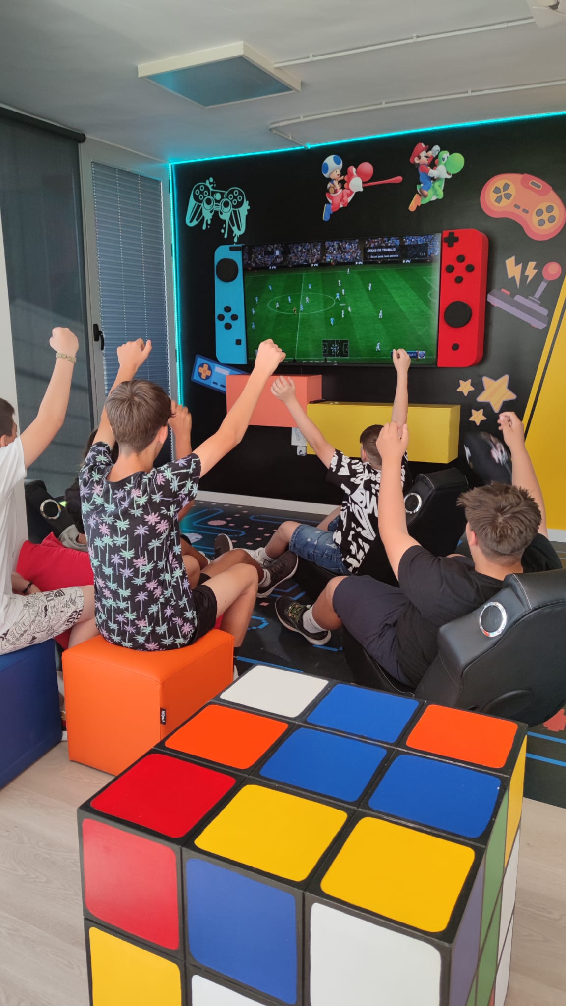 Más de 300 jóvenes de Huétor Tájar se hacen socios del nuevo Espacio Joven en su primera semana de apertura