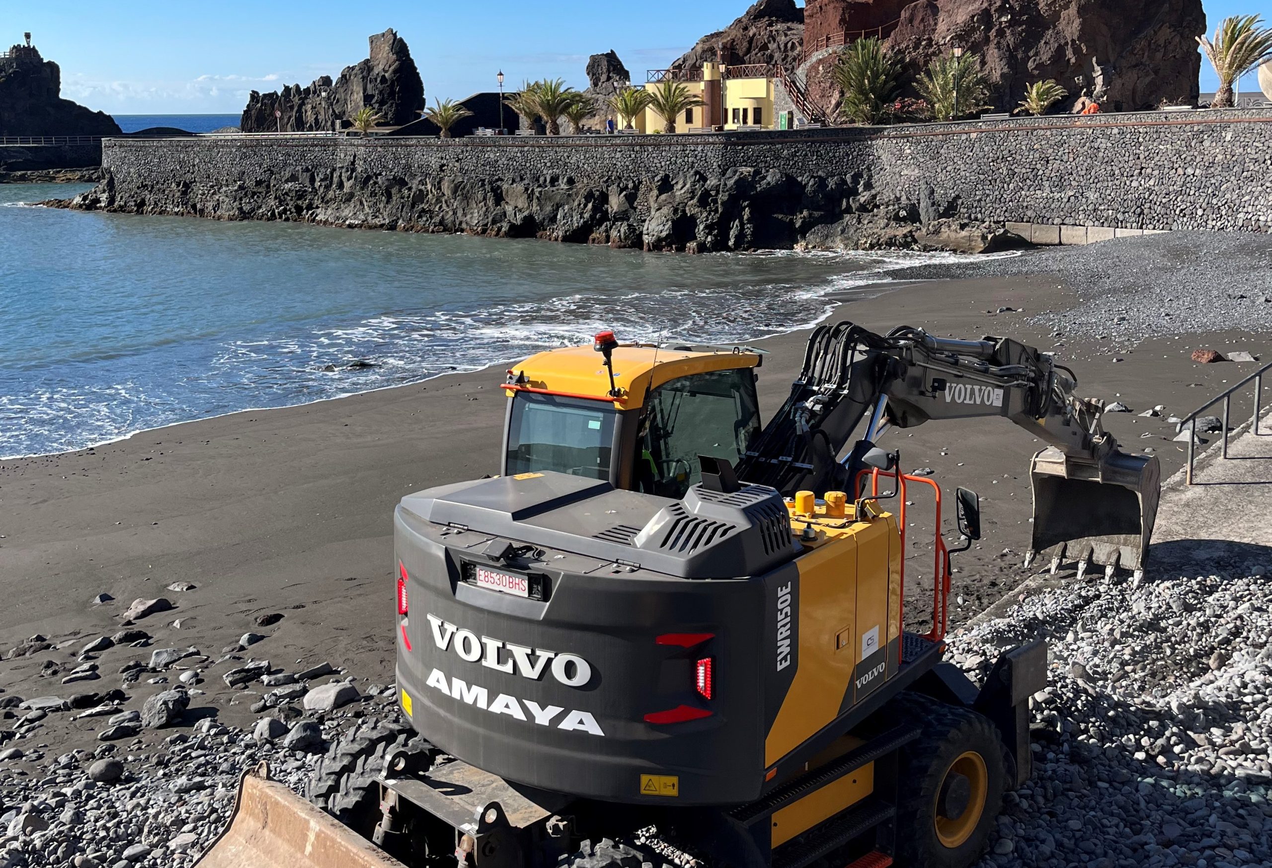El Ayuntamiento inicia los trabajos de puesta a punto y mantenimiento de las playas del municipio