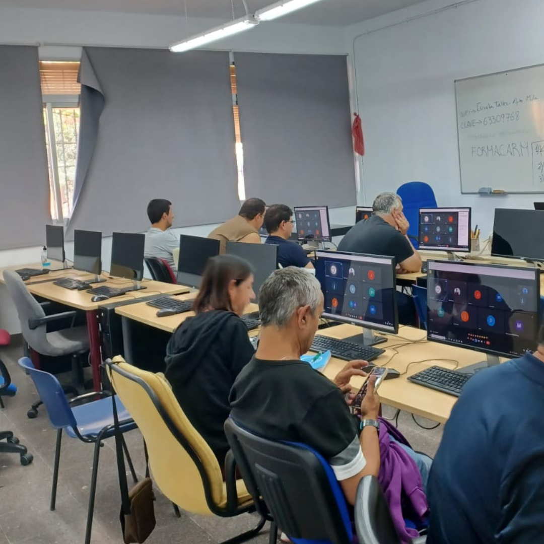 SERVICIOS SOCIALES| Miembros de Intedis realizan la formación 'Ocio en la red para principiantes'