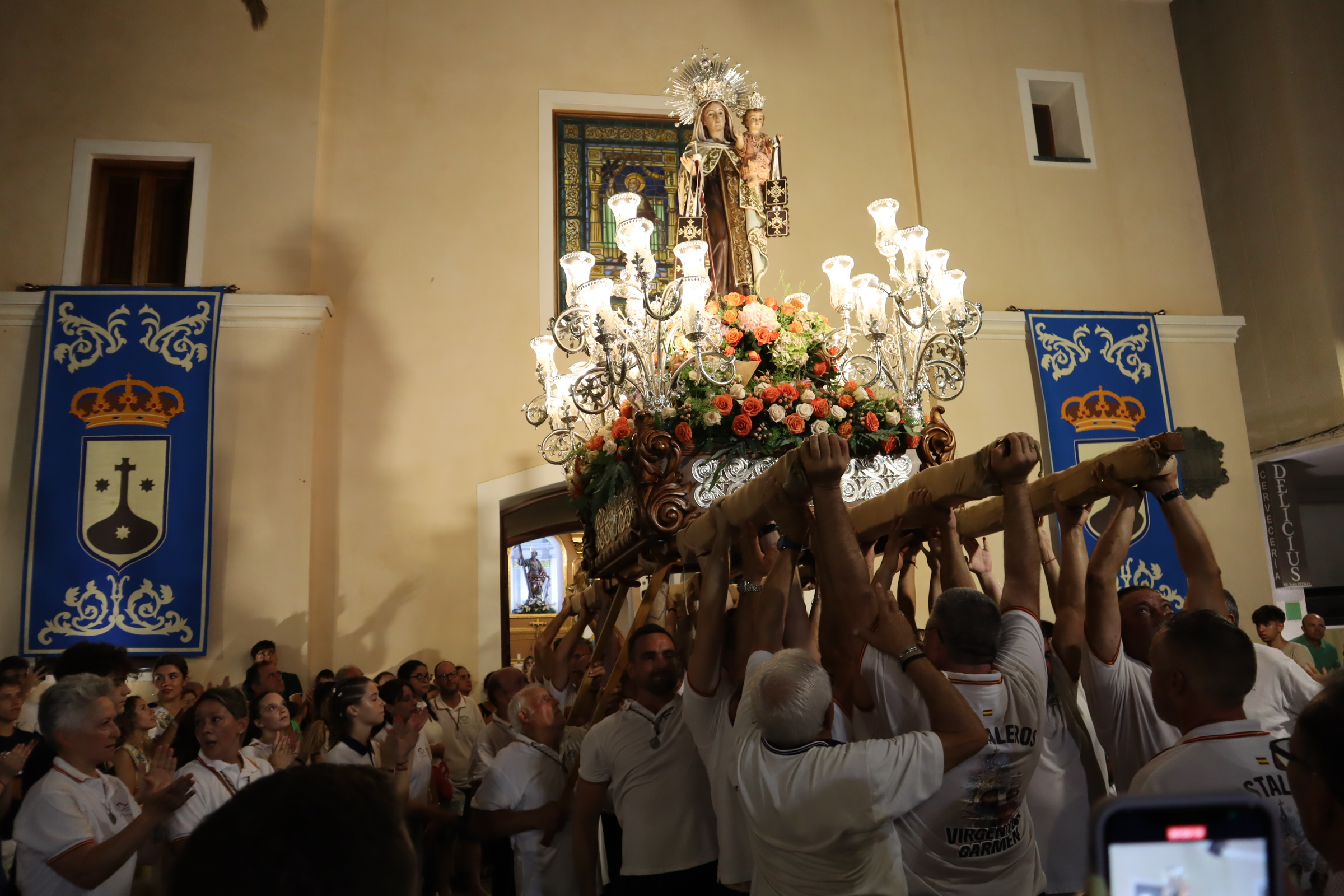 Cientos de fieles acompañaron a la Virgen del Carmen que regresó de madrugada a San Pedro del Pinatar