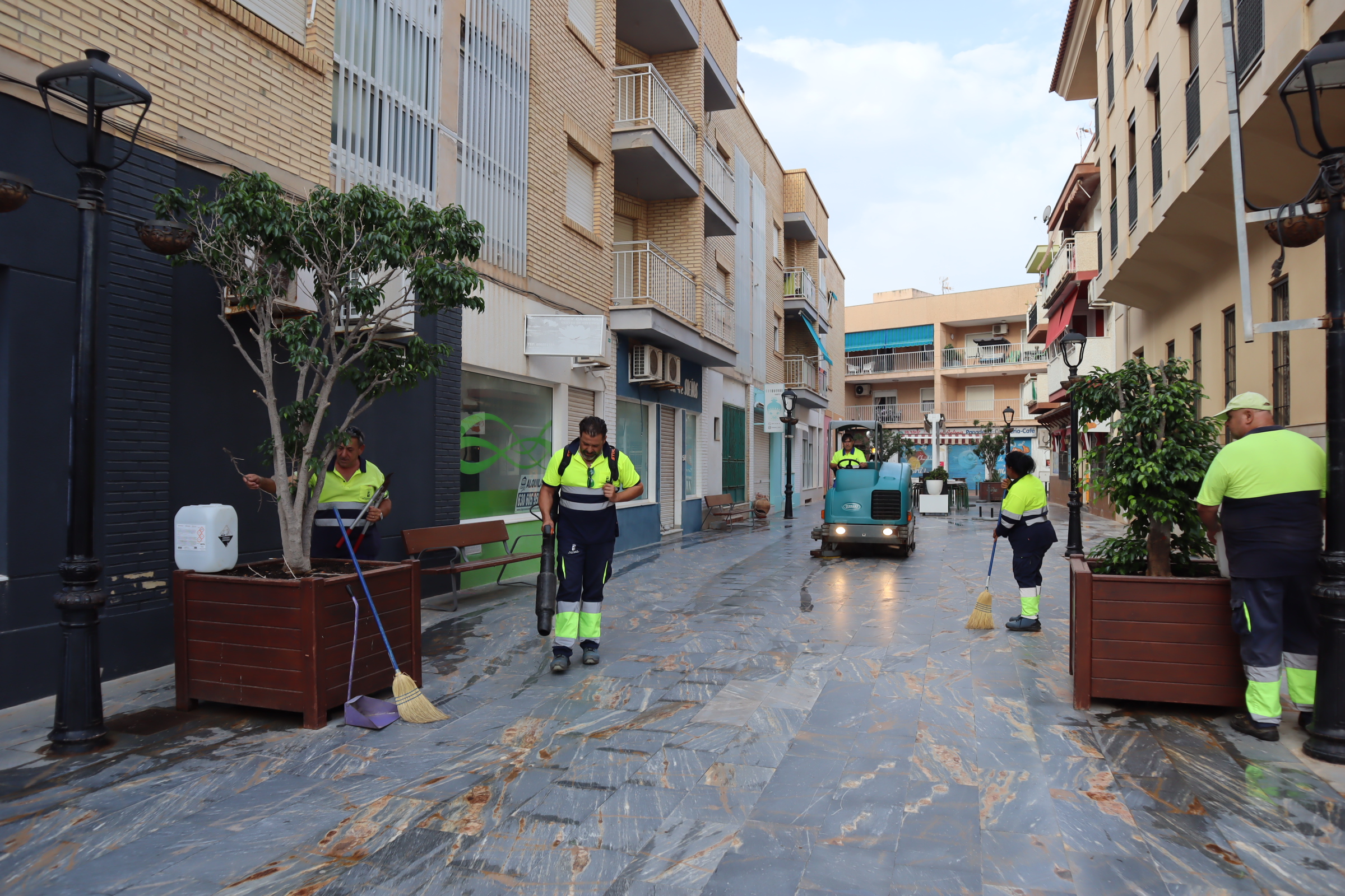 El Ayuntamiento de San Pedro del Pinatar pone en marcha un plan de choque de limpieza