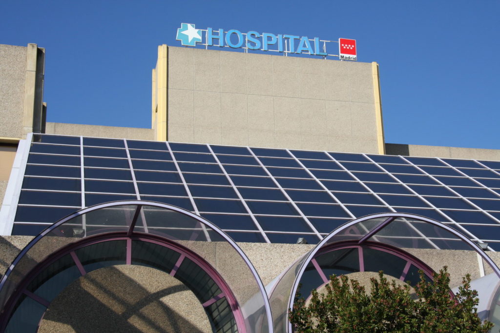La alcaldesa solicita una solución para el aparcamiento del Hospital a la nueva consejera