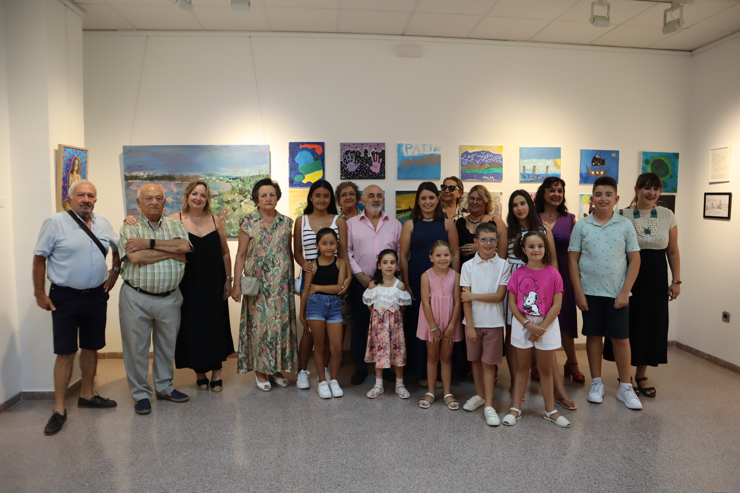 La exposición “Litoral” muestra los trabajos de los talleres de arte impartidos por José Semitiel