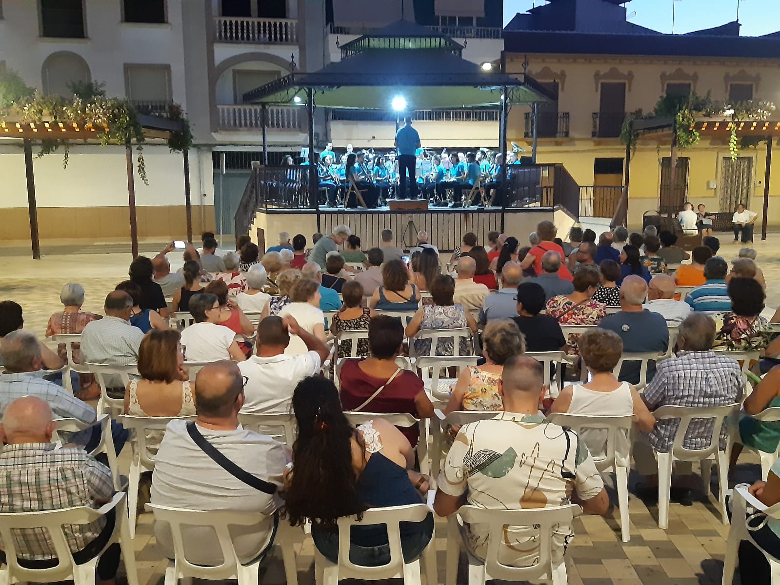 Un concierto en Huétor Tájar repasa los éxitos musicales de todos los tiempos