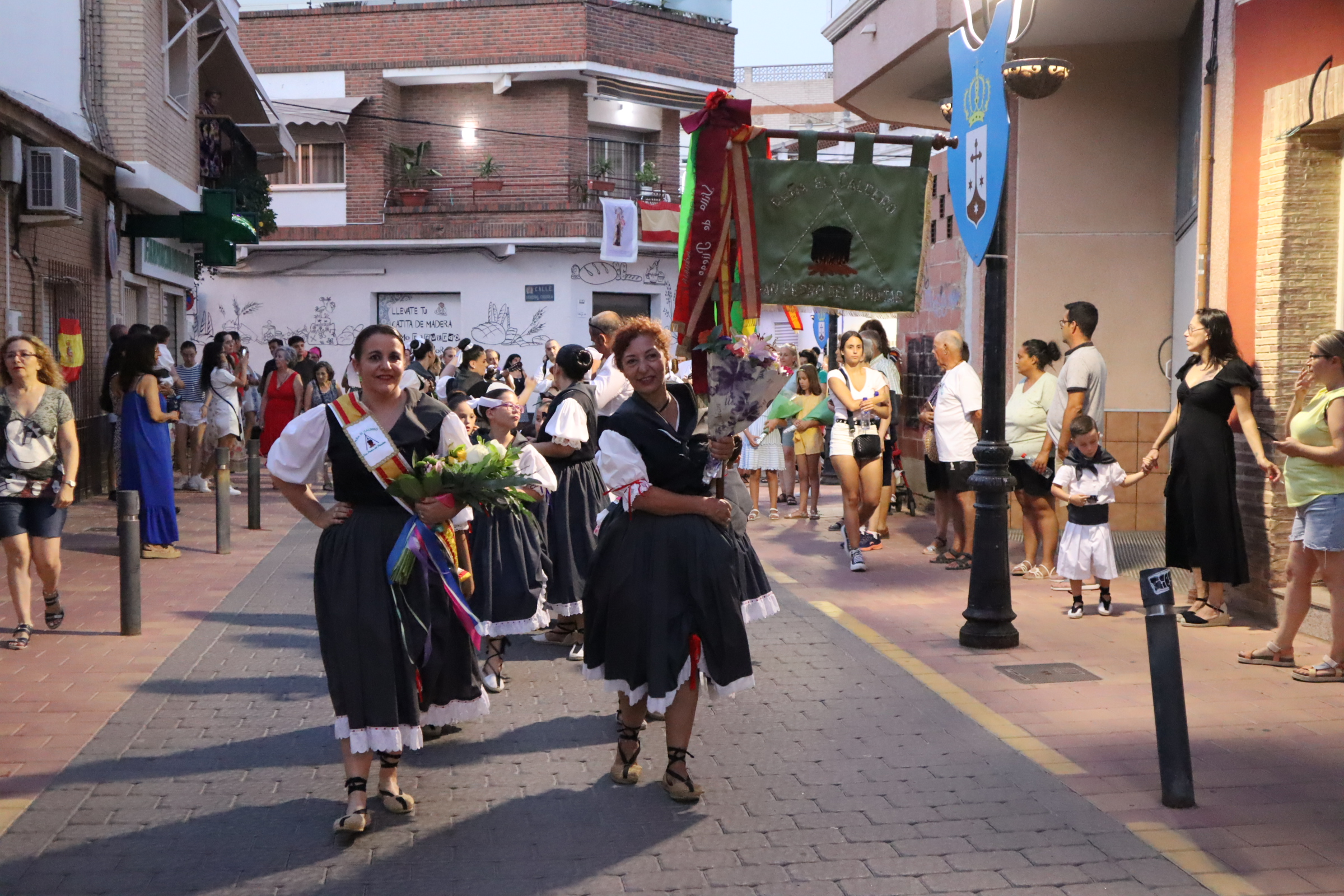 Vecinos de Lo Pagán realizan la tradicional ofrenda de flores en honor a la Virgen del Carmen