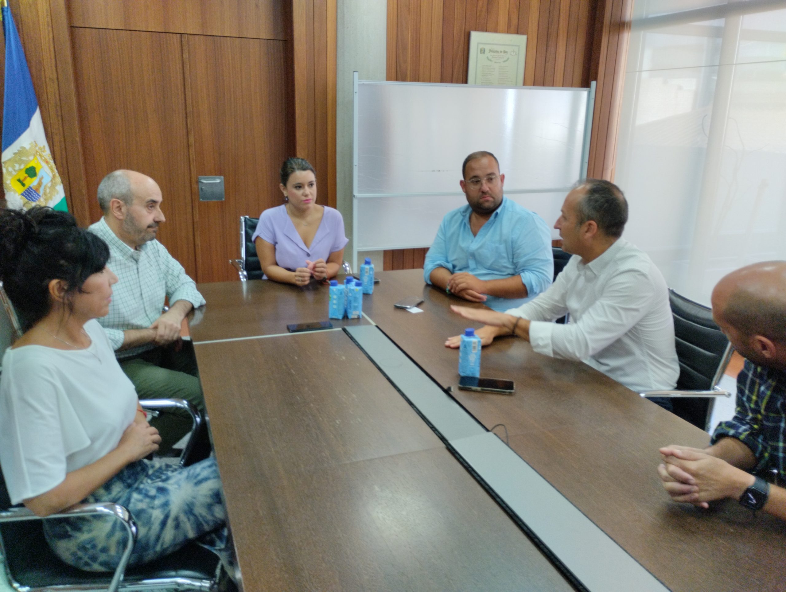 El Ayuntamiento aborda el futuro del sector turístico con los representantes del sector