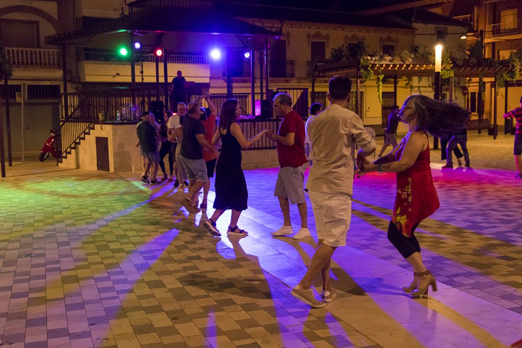 Huétor Tájar celebra este miércoles una nueva noche de salsa y bachata para los más ‘bailongos’