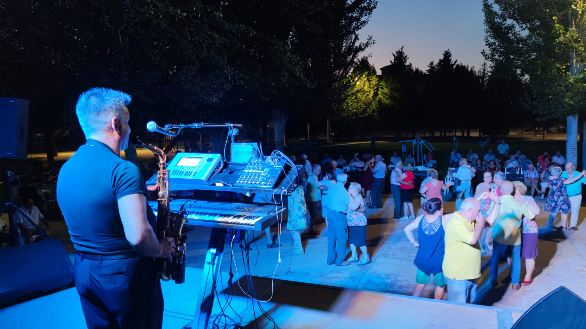 Los mayores de Huétor Tájar bailarán “al fresquito” este martes para hacer ejercicio y divertirse