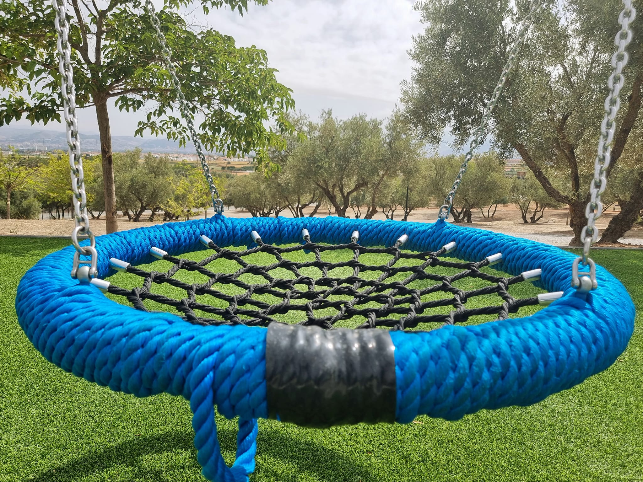 Cúllar Vega estrena la tirolina y el parque infantil del Balcón de la Vega, su nuevo gran espacio lúdico deportivo