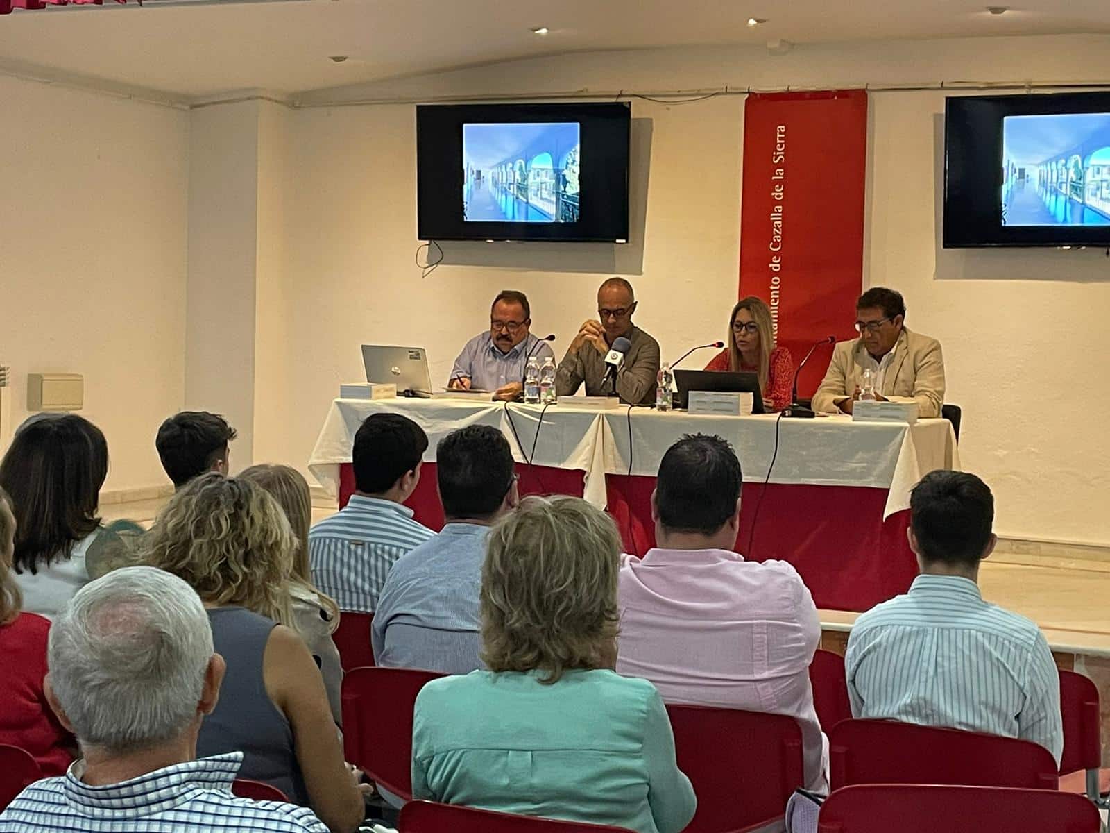 Cultura e historia en la presentación del libro “La Escuela Profesional de Cazalla de la Sierra”. – Cazalla de la Sierra