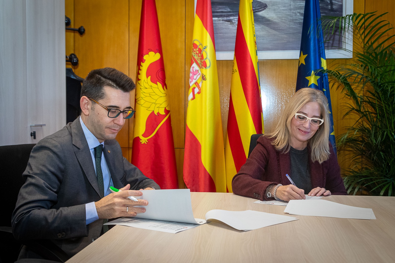 El Ayuntamiento de Zaragoza firma un préstamo de 6,4 millones de euros con Caja Rural de Teruel para financiar inversiones en la ciudad. Noticia. Ayuntamiento de Zaragoza