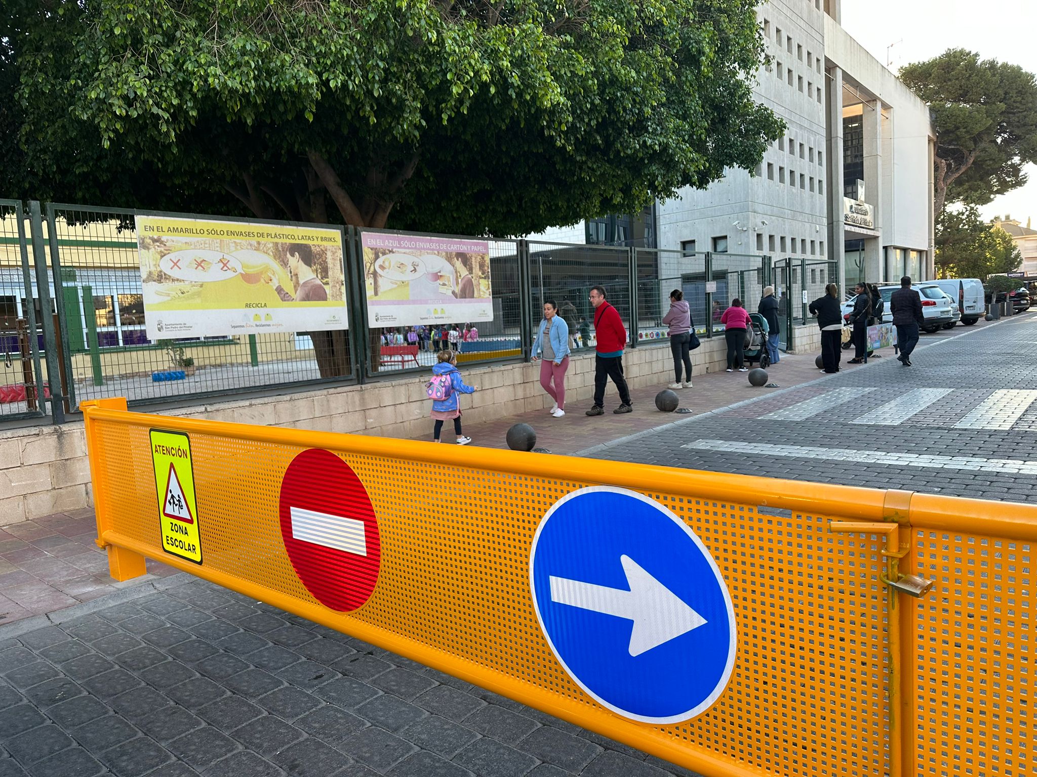 El Ayuntamiento mejora el acceso a los colegios para preservar la seguridad del alumnado y sus familias