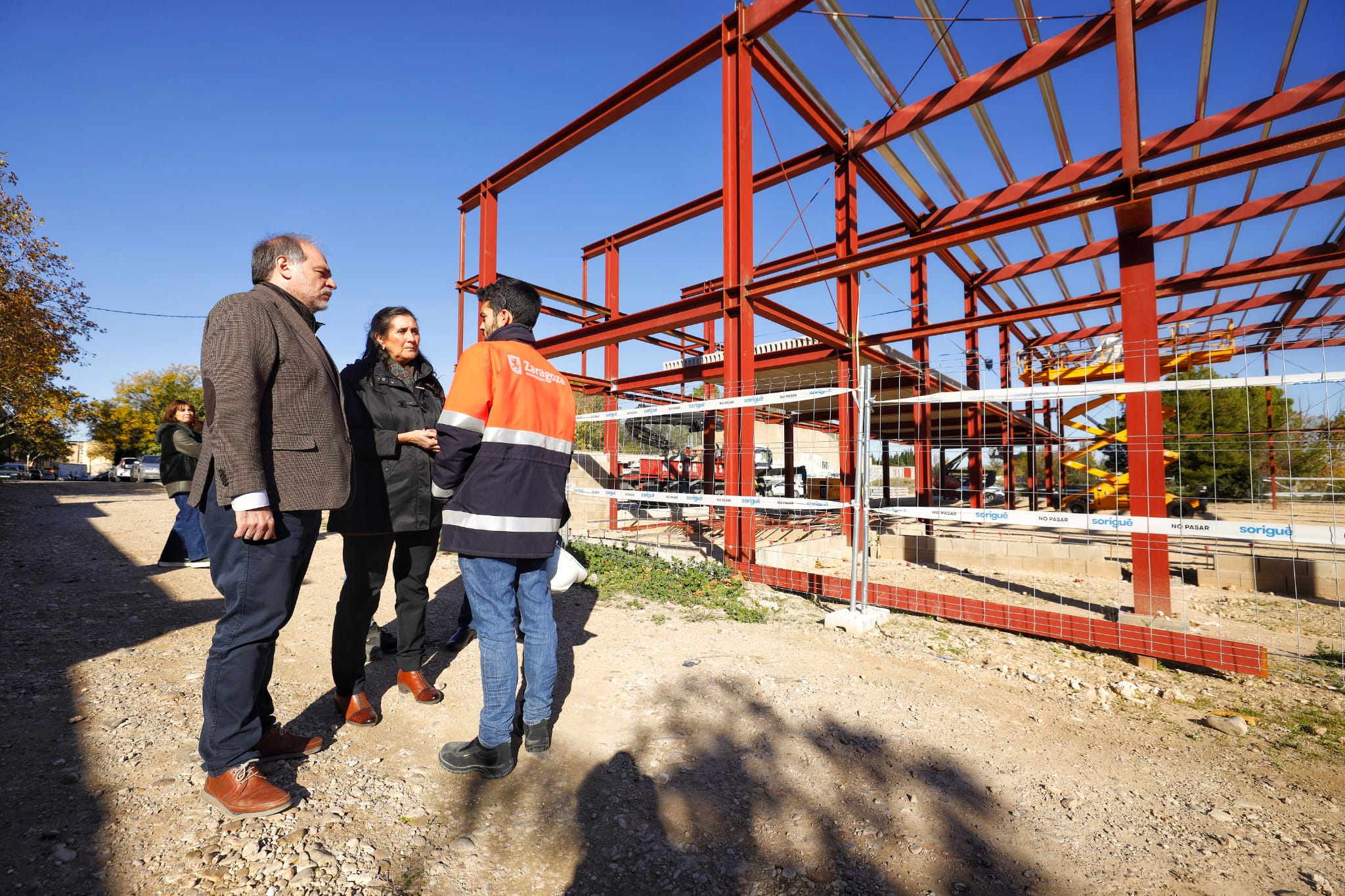 El pabellón de Garrapinillos cuenta con una inversión de 1,4 millones de euros y estará finalizado en verano. Noticia. Ayuntamiento de Zaragoza