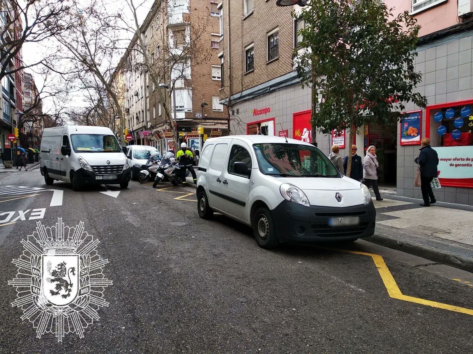 La Policía Local realiza esta semana una campaña de vigilancia y control de furgonetas. Noticia. Ayuntamiento de Zaragoza