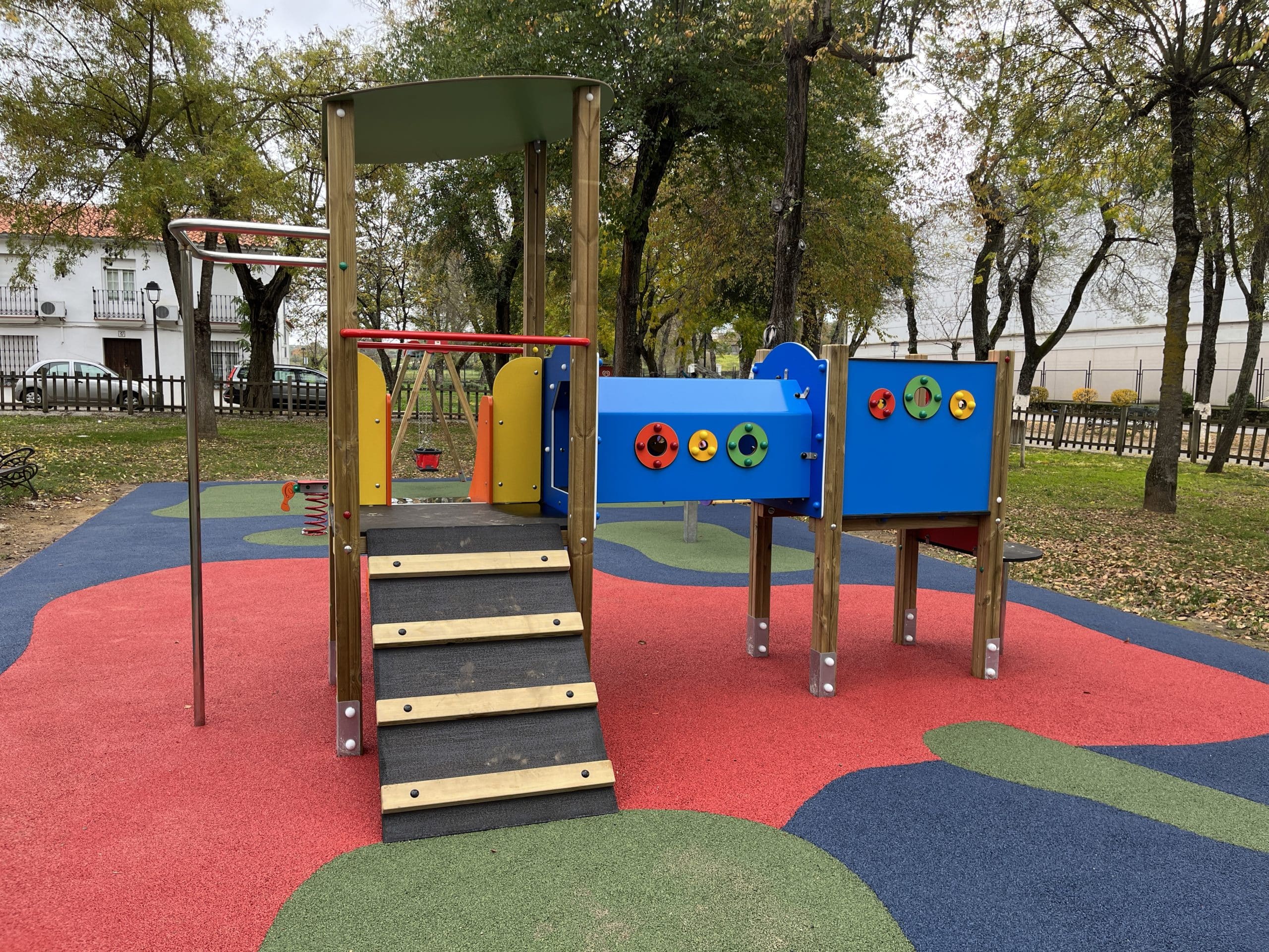 NUEVO PARQUE INFANTIL DEL MORO. – Cazalla de la Sierra