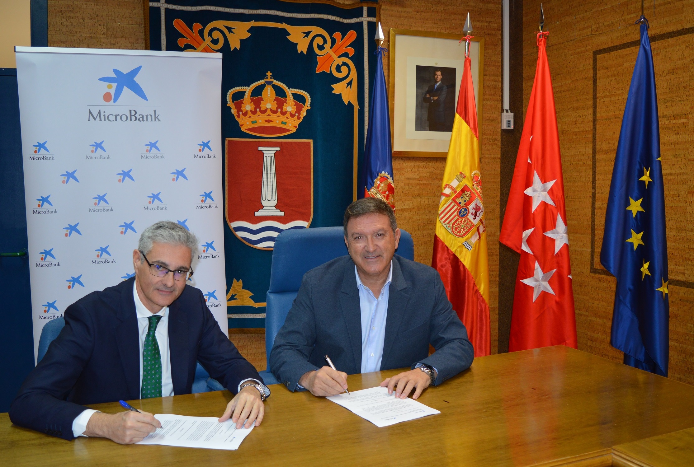 El Ayuntamiento de Humanes de Madrid y MicroBank firman un convenio de colaboración para incentivar el autoempleo y la actividad emprendedora